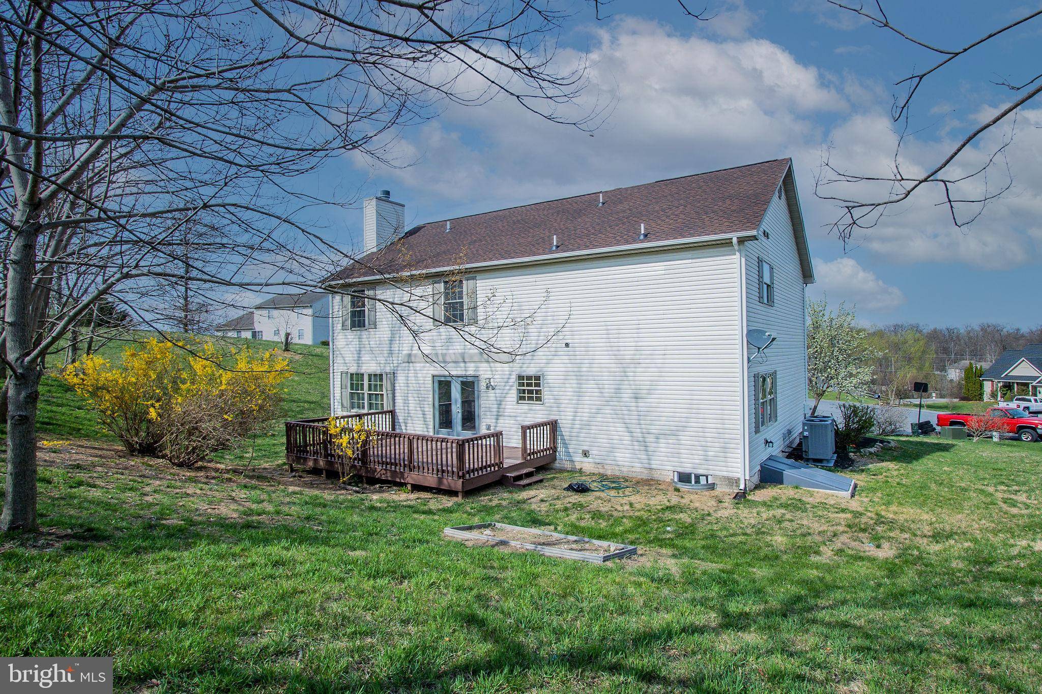 Falling Waters, WV 25419,48 LANSING CT