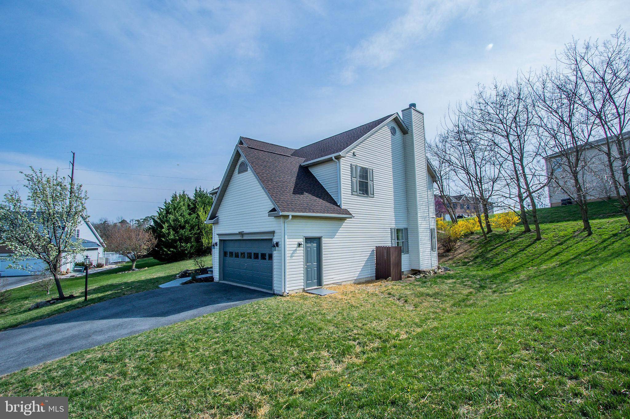 Falling Waters, WV 25419,48 LANSING CT