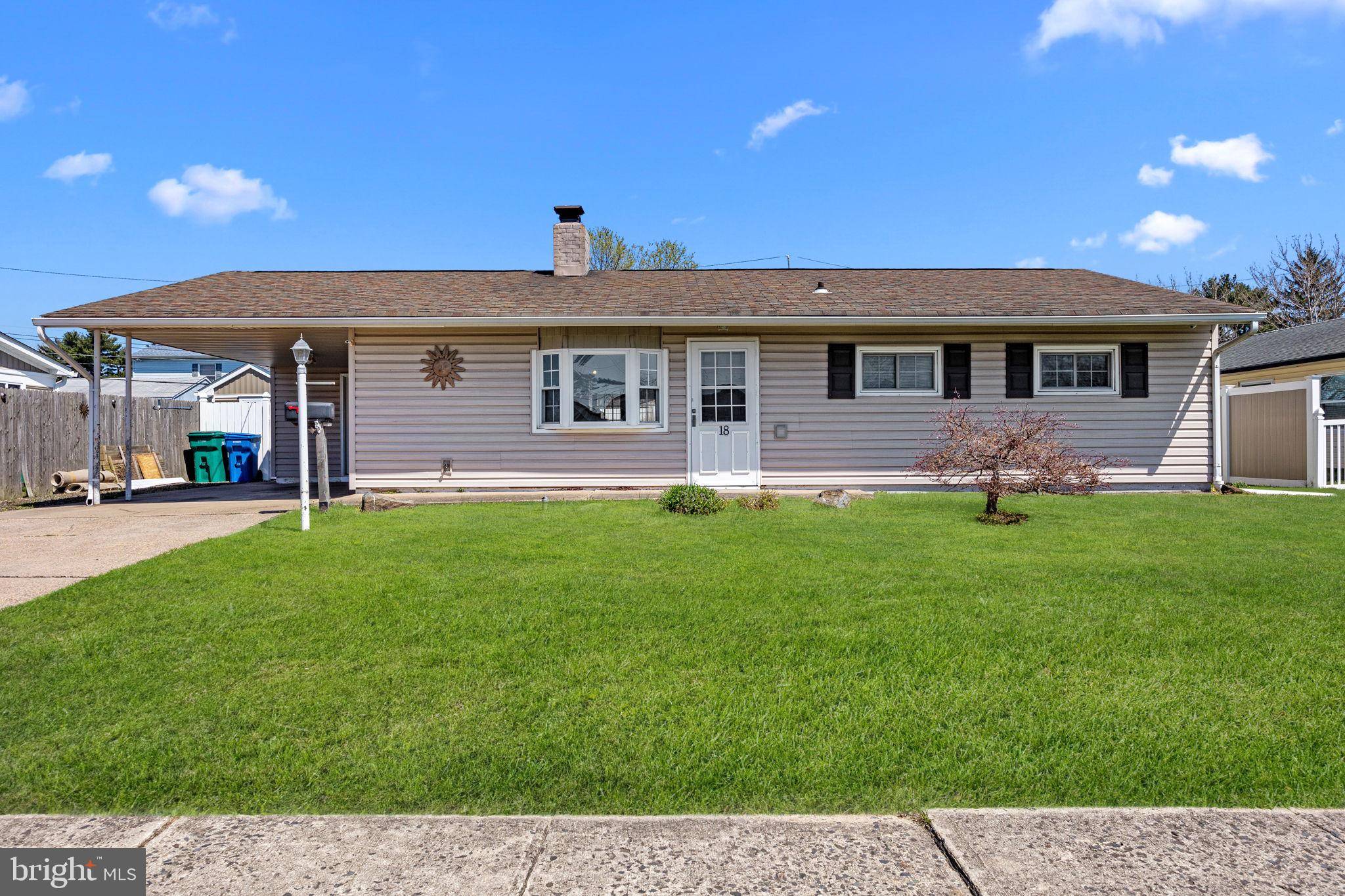 Levittown, PA 19055,18 DAHLIA LN