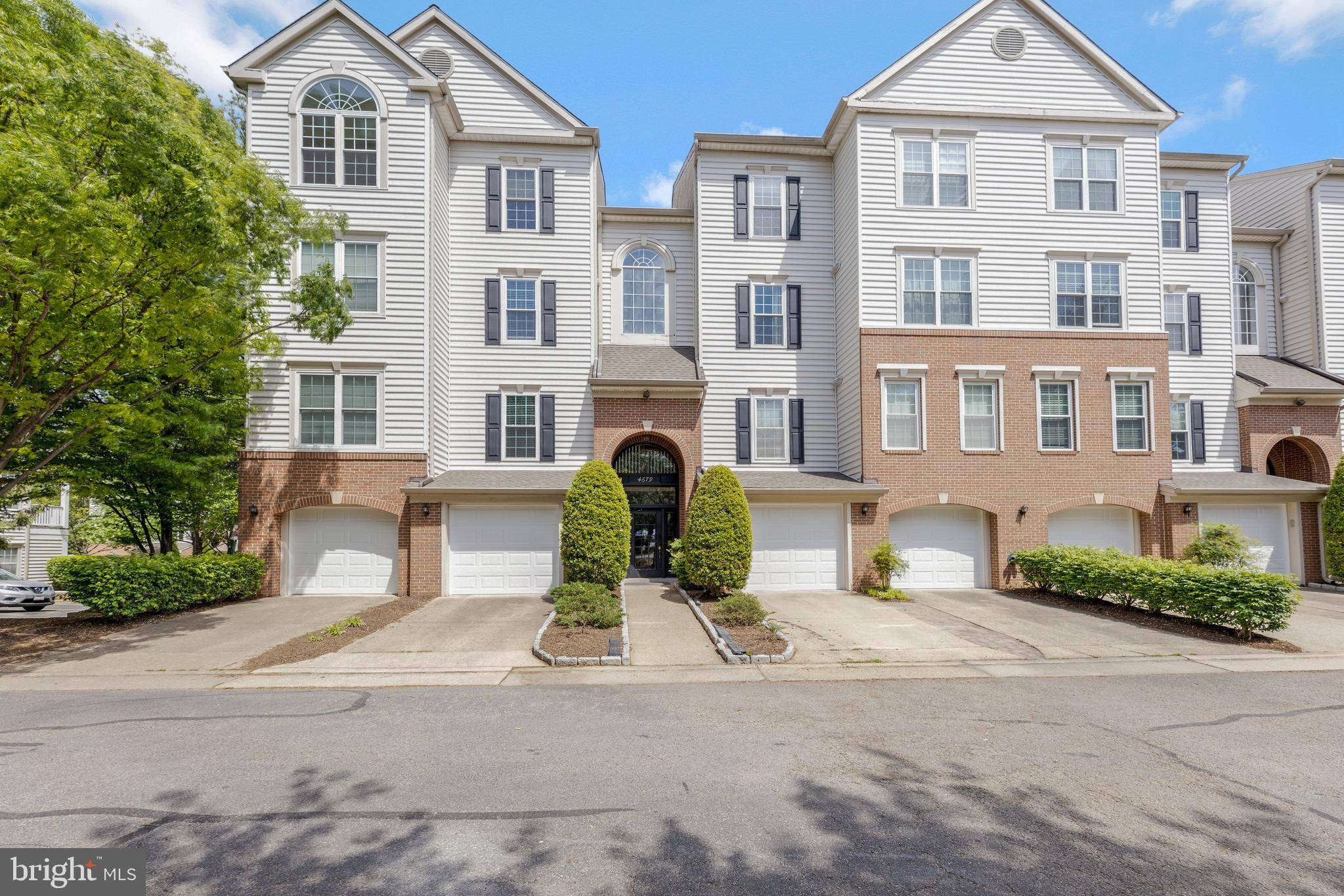 Alexandria, VA 22311,4679 LONGSTREET LN #301