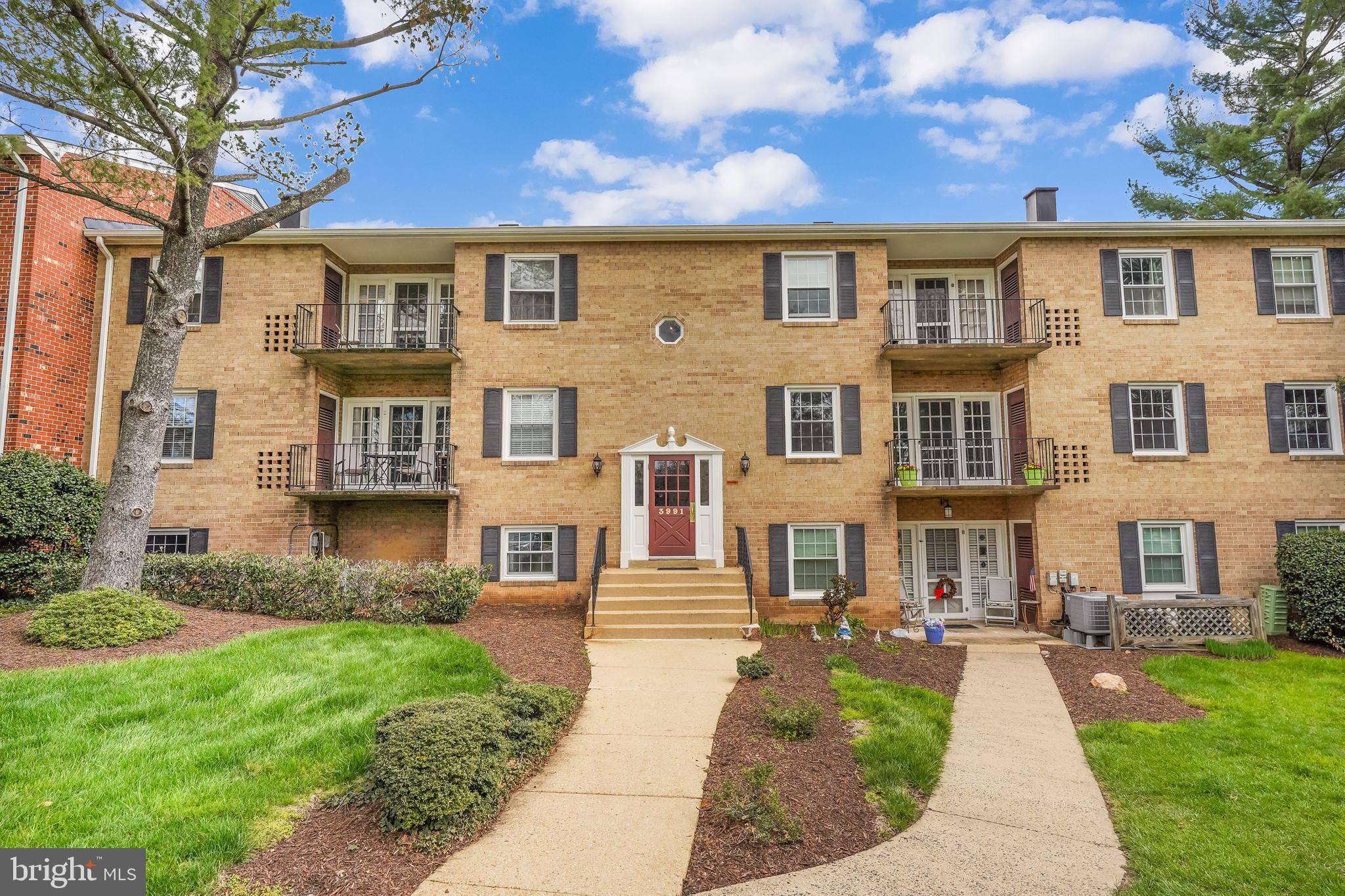 Fairfax, VA 22031,3991 LYNDHURST DR #204