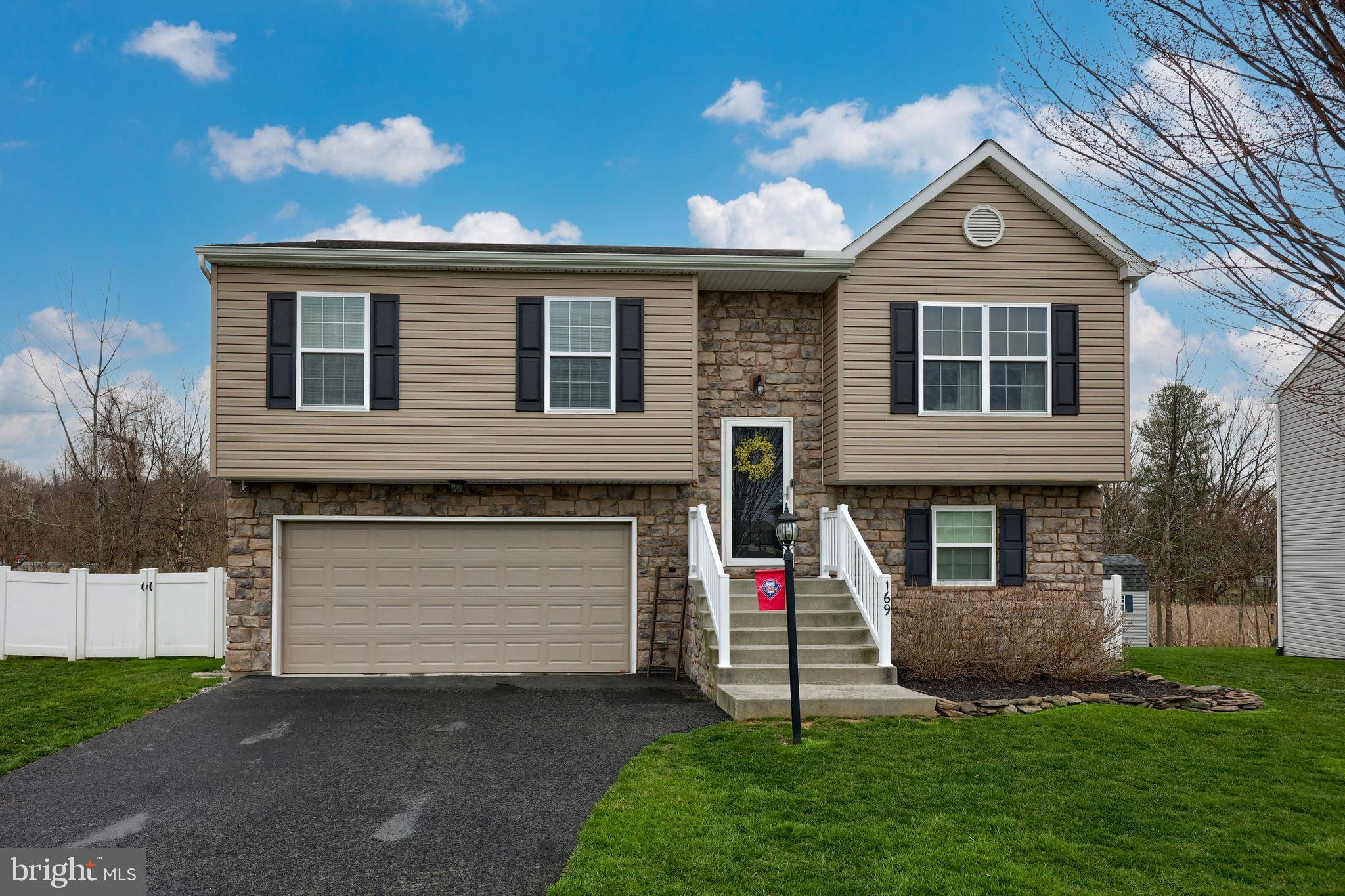 Bainbridge, PA 17502,169 PENN OAK DR