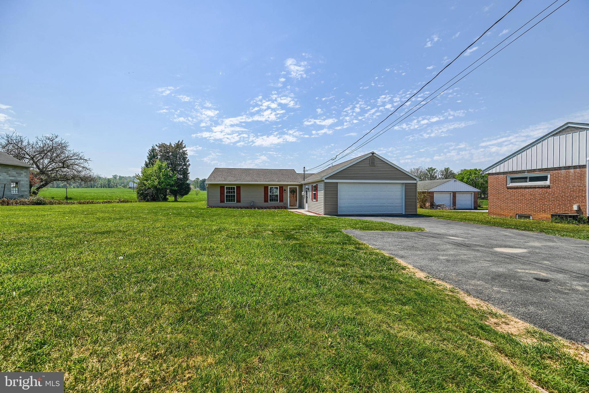 York, PA 17402,482 LOCUST GROVE RD