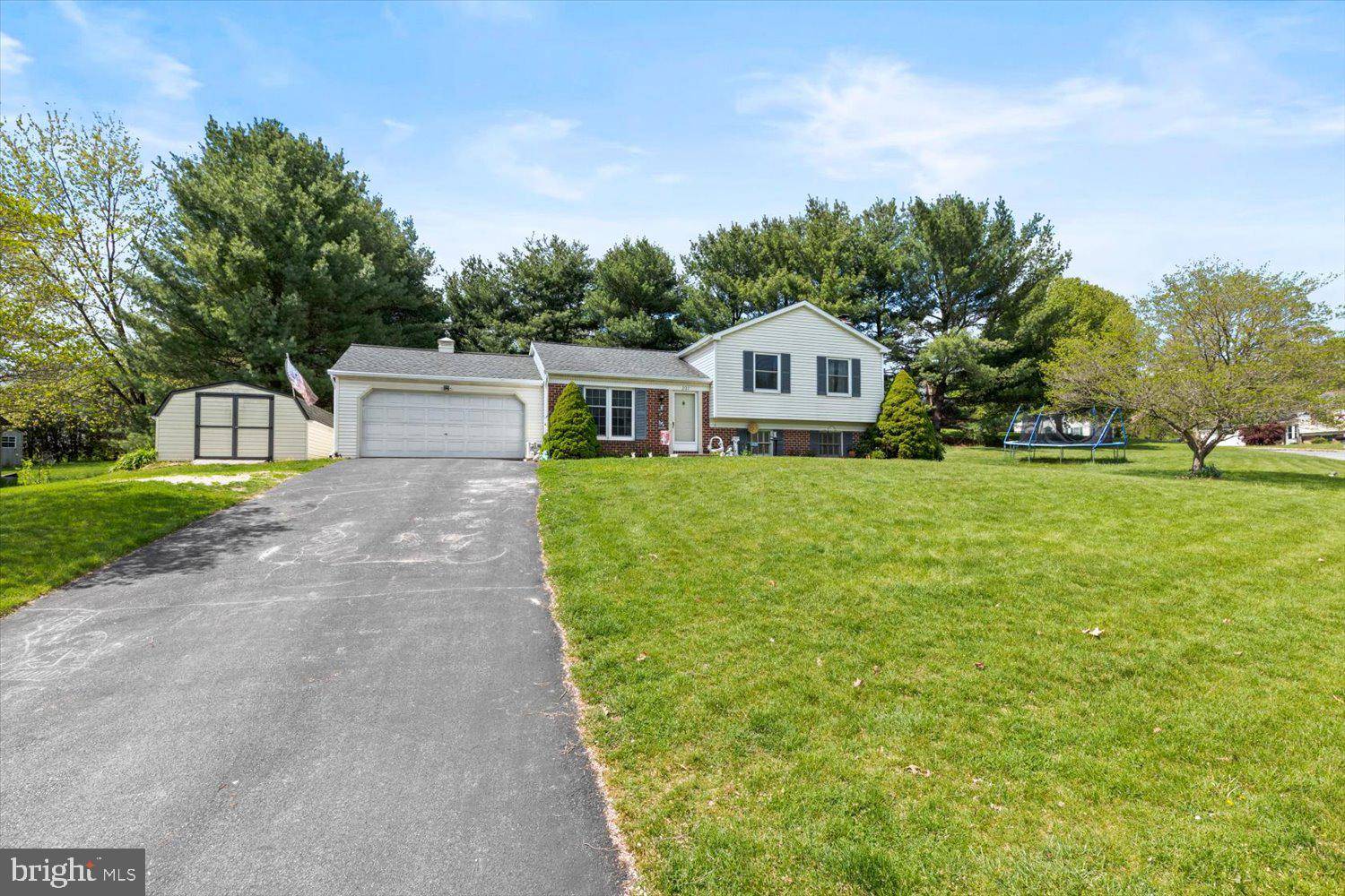 Manheim, PA 17545,207 MOYER RIDGE DR