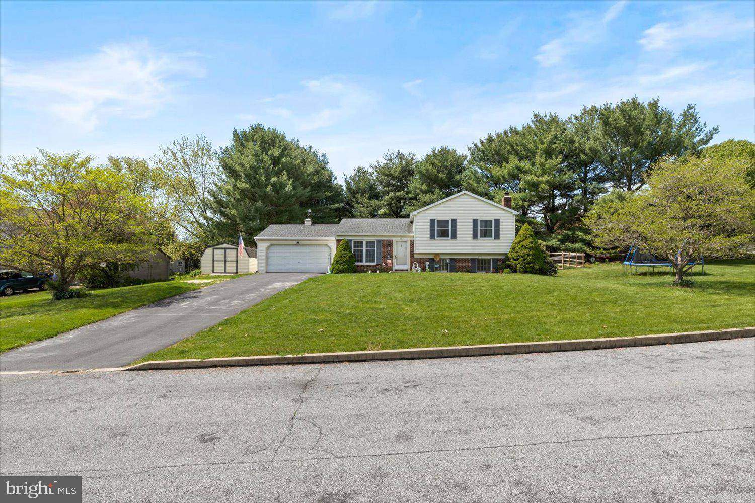 Manheim, PA 17545,207 MOYER RIDGE DR