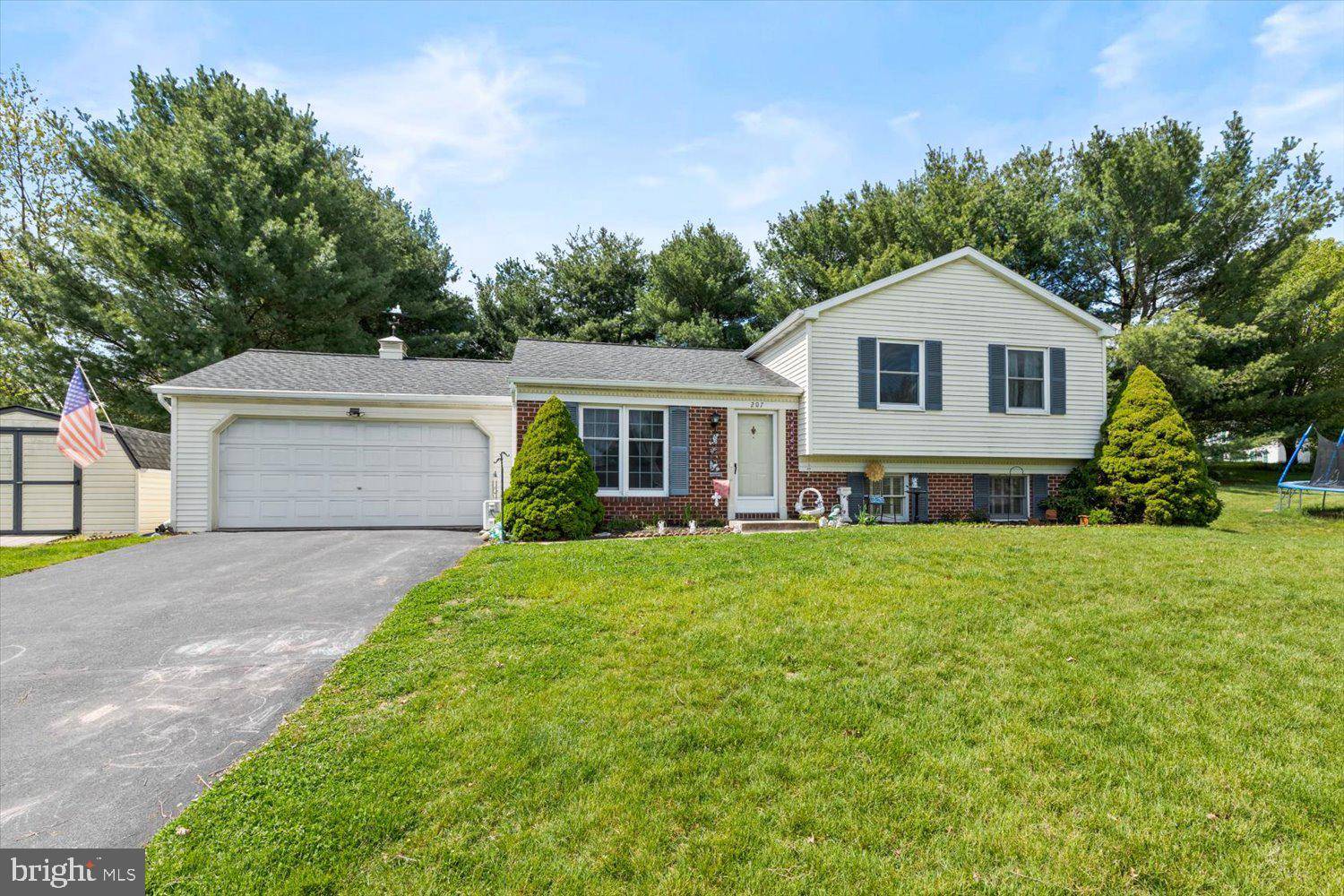 Manheim, PA 17545,207 MOYER RIDGE DR