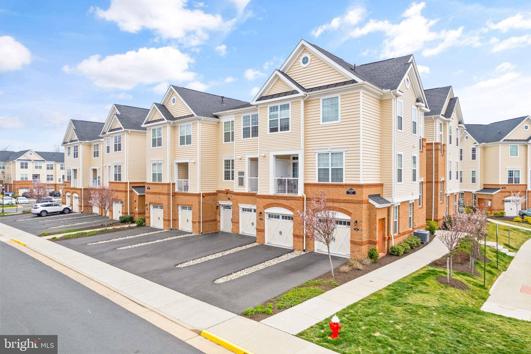 Ashburn, VA 20148,23230 MILLTOWN KNOLL SQ #107