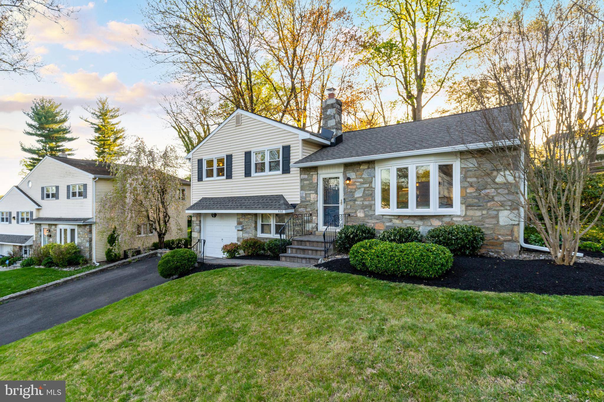 Jenkintown, PA 19046,528 PINETREE RD