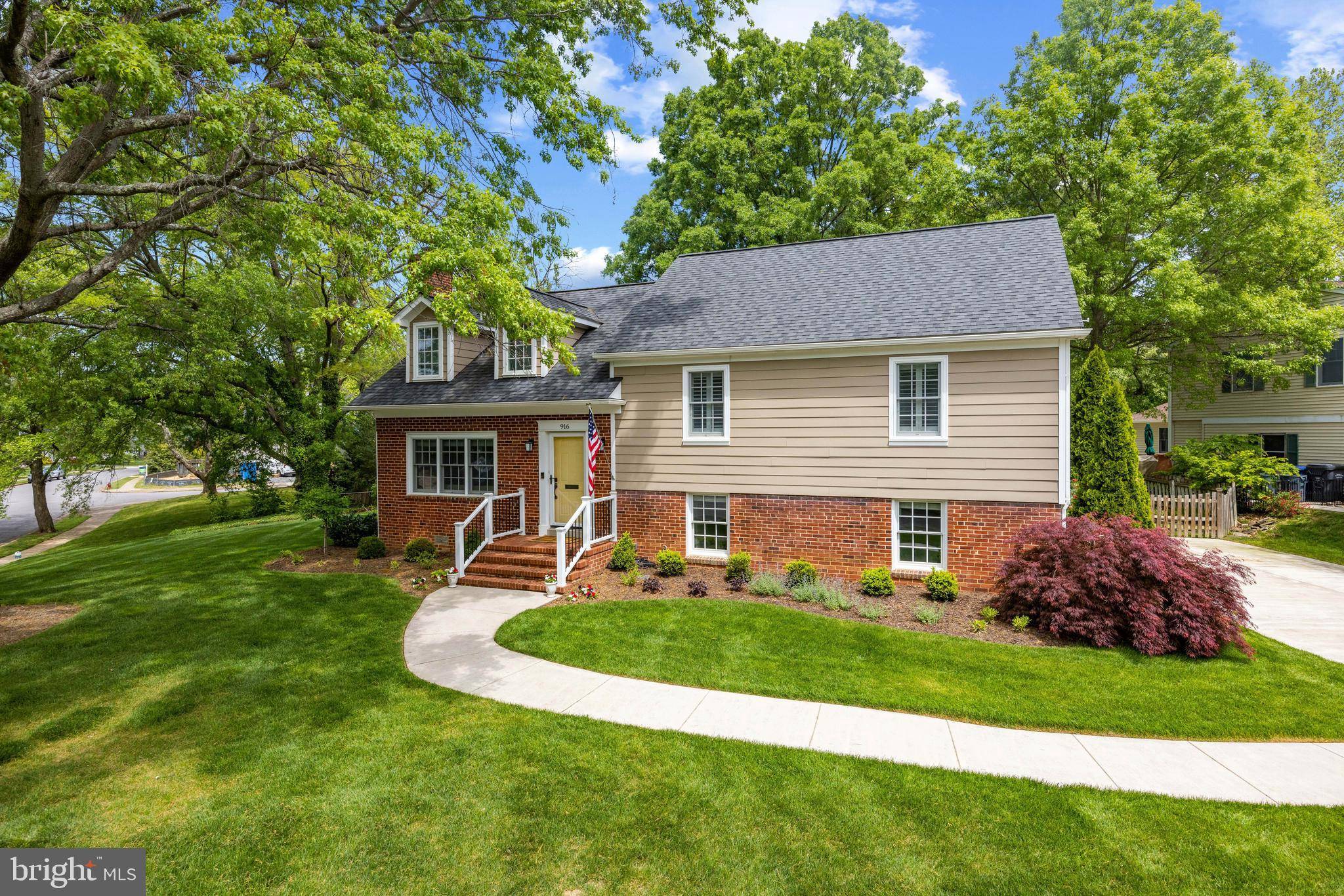 Alexandria, VA 22308,916 DRESDEN CT