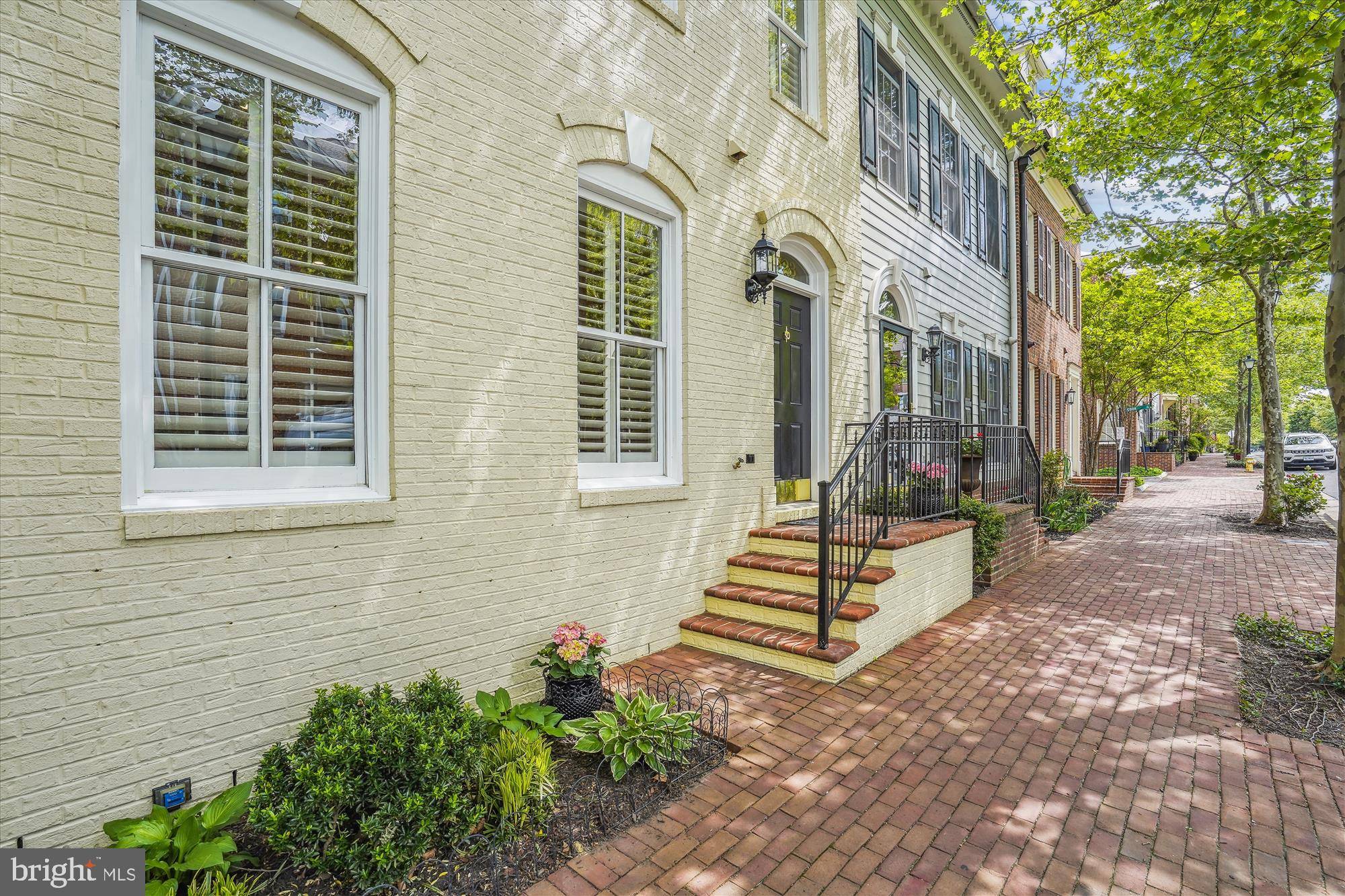 Alexandria, VA 22314,523 N PITT ST