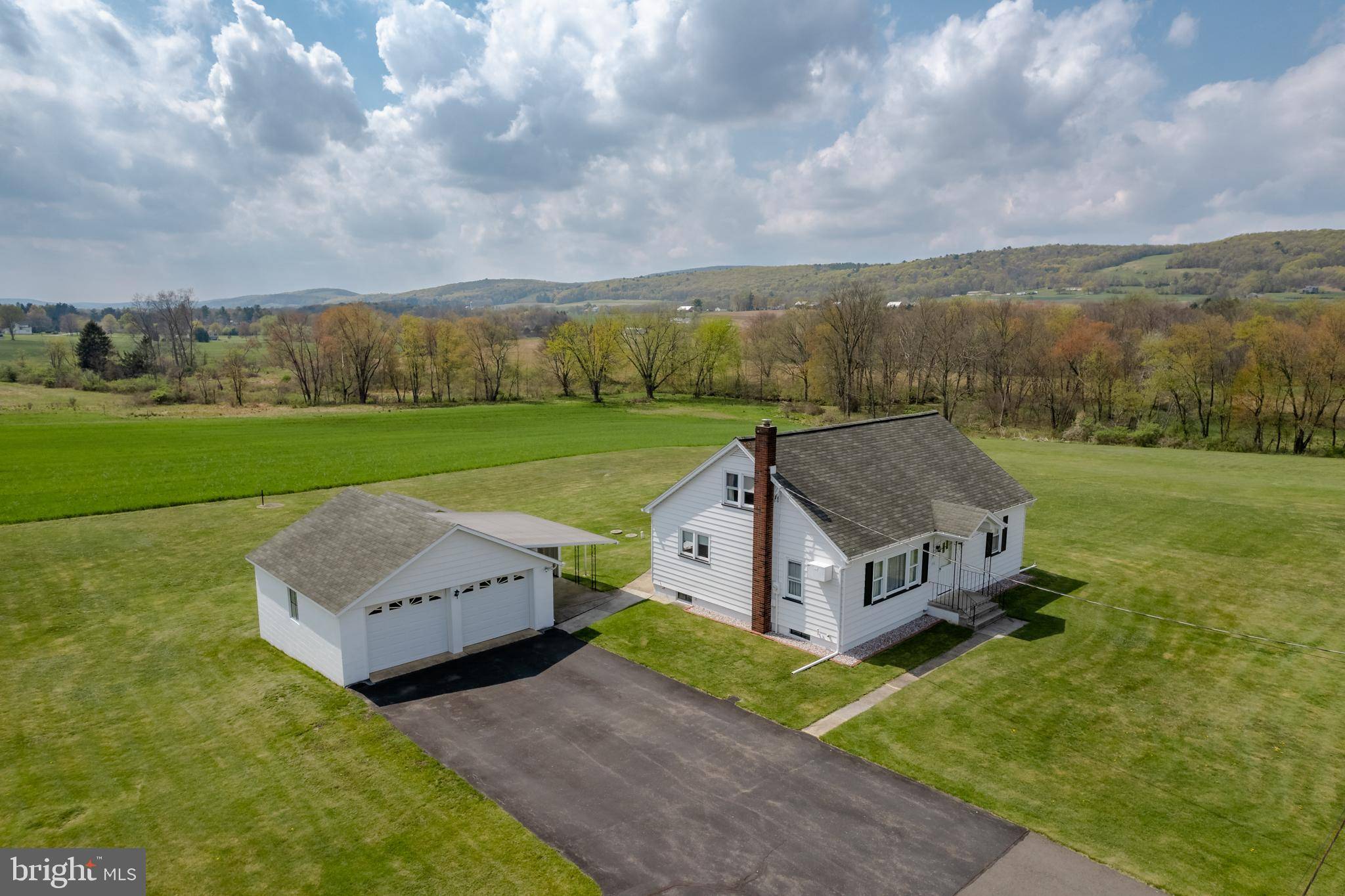 Lehighton, PA 18235,576 SPRING HOUSE RD