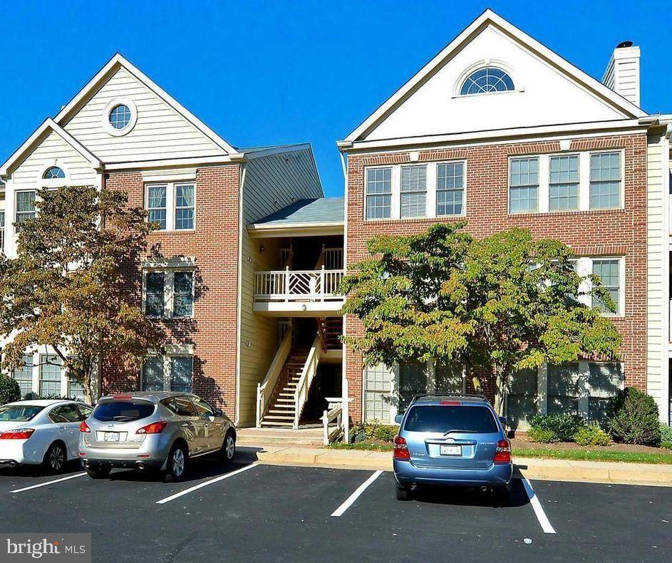 Fairfax, VA 22033,3800 RIDGE KNOLL CT #307B