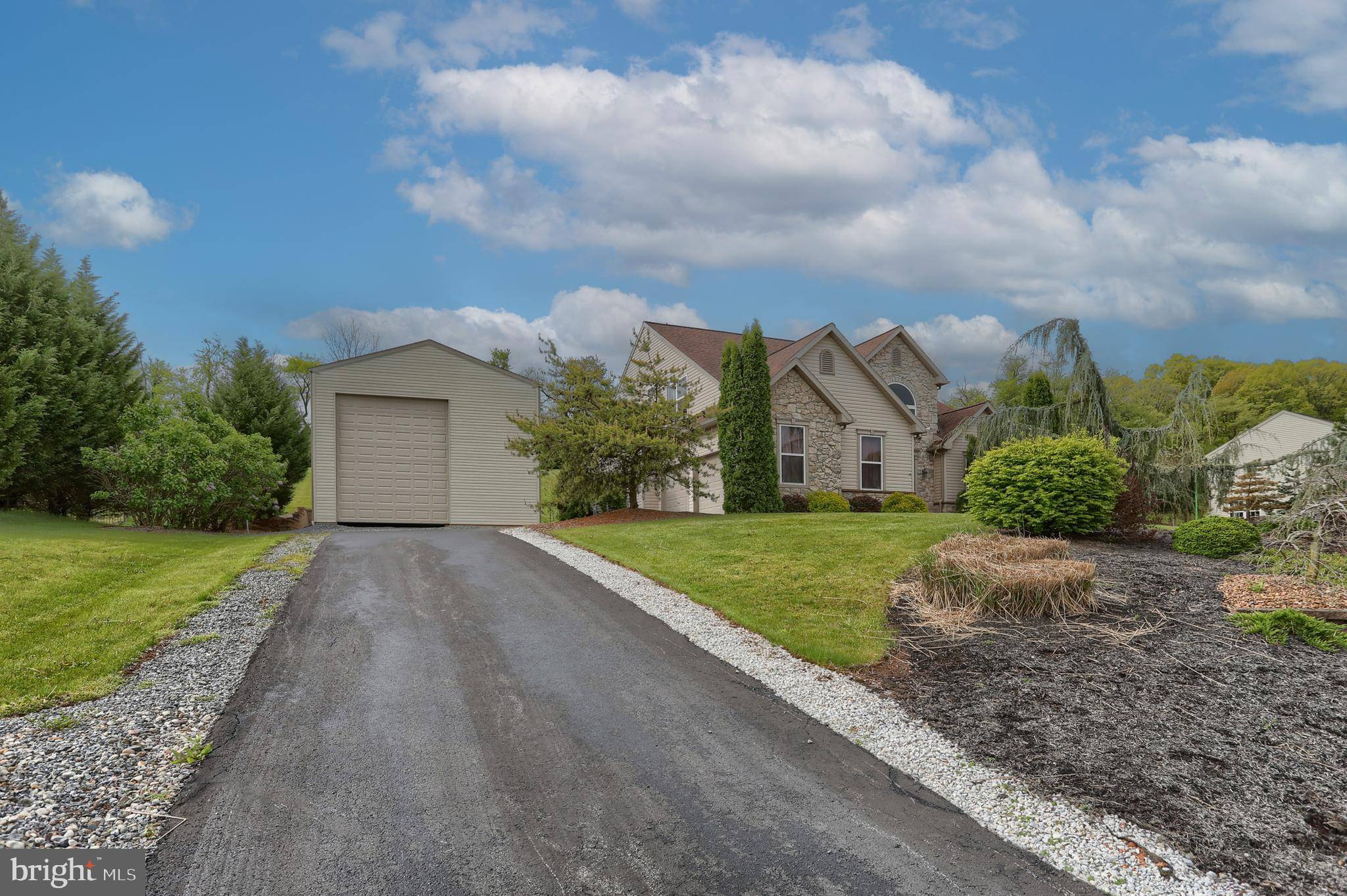 Mohrsville, PA 19541,433 EAGLEVIEW DR