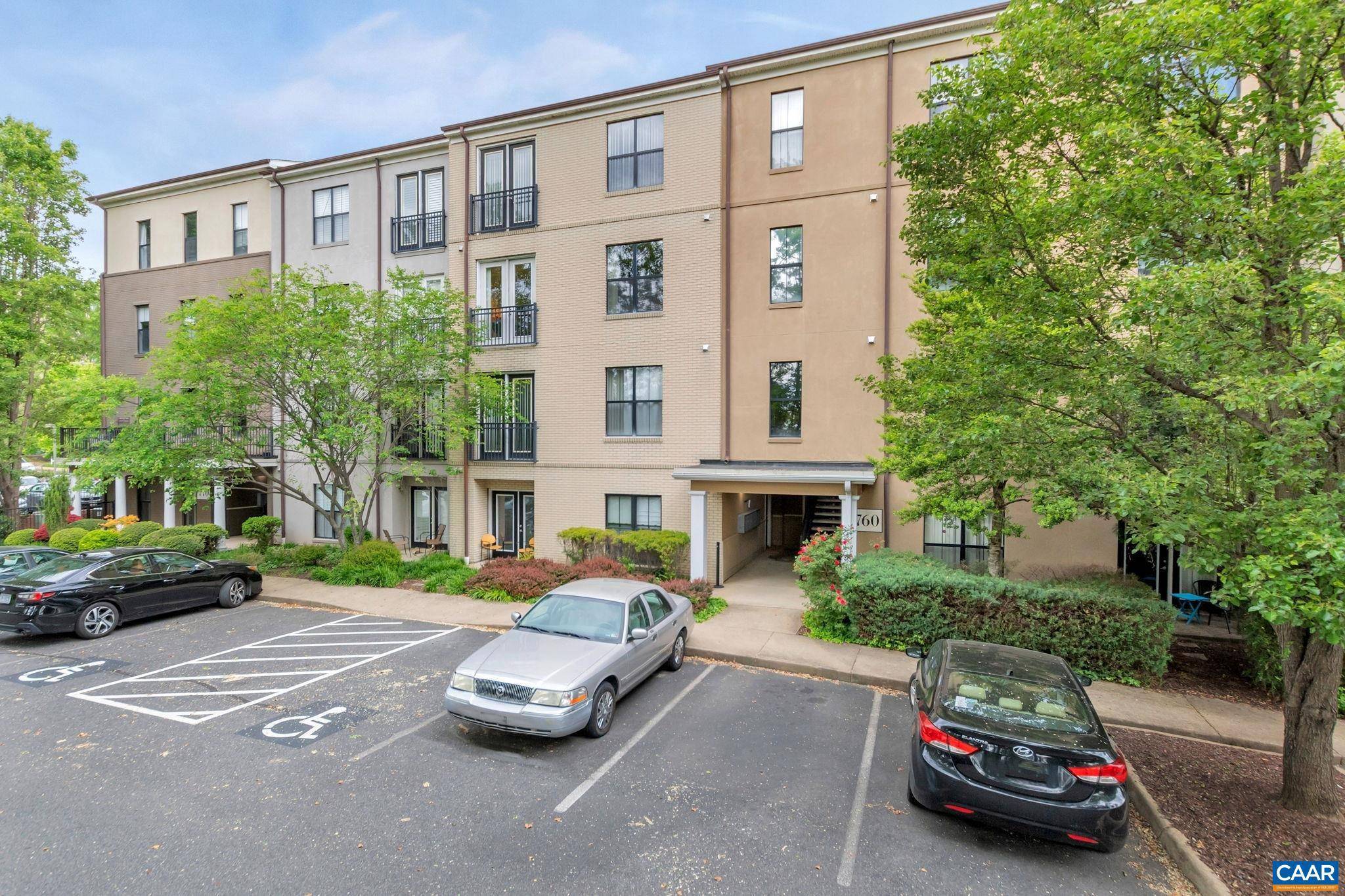 Charlottesville, VA 22903,760 WALKER SQ #3A