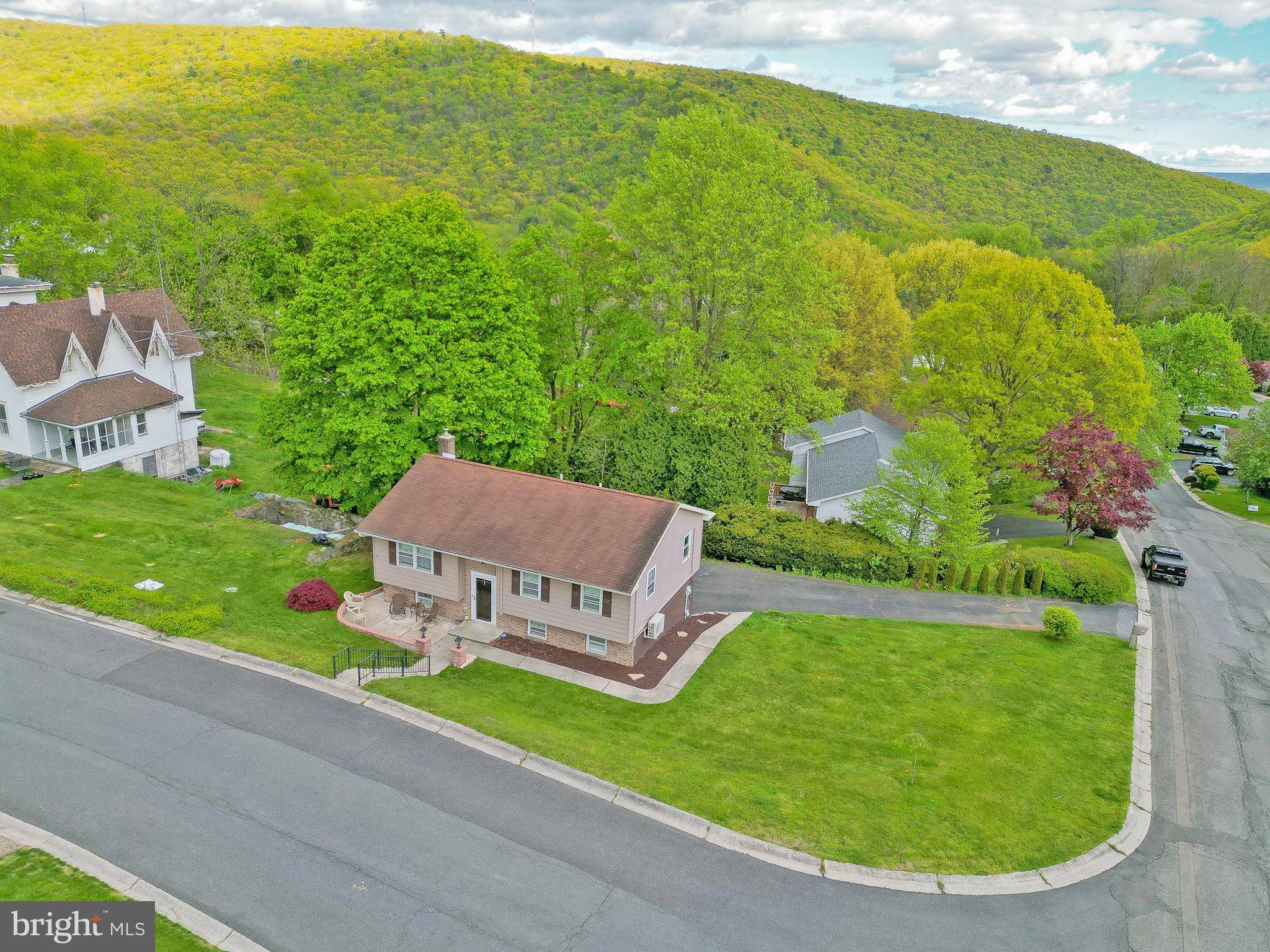 Pottsville, PA 17901,304 HIGHLAND DR