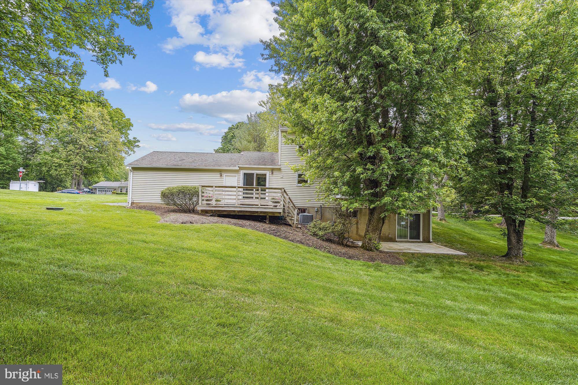 Oakton, VA 22124,11414 BRONZEDALE DR