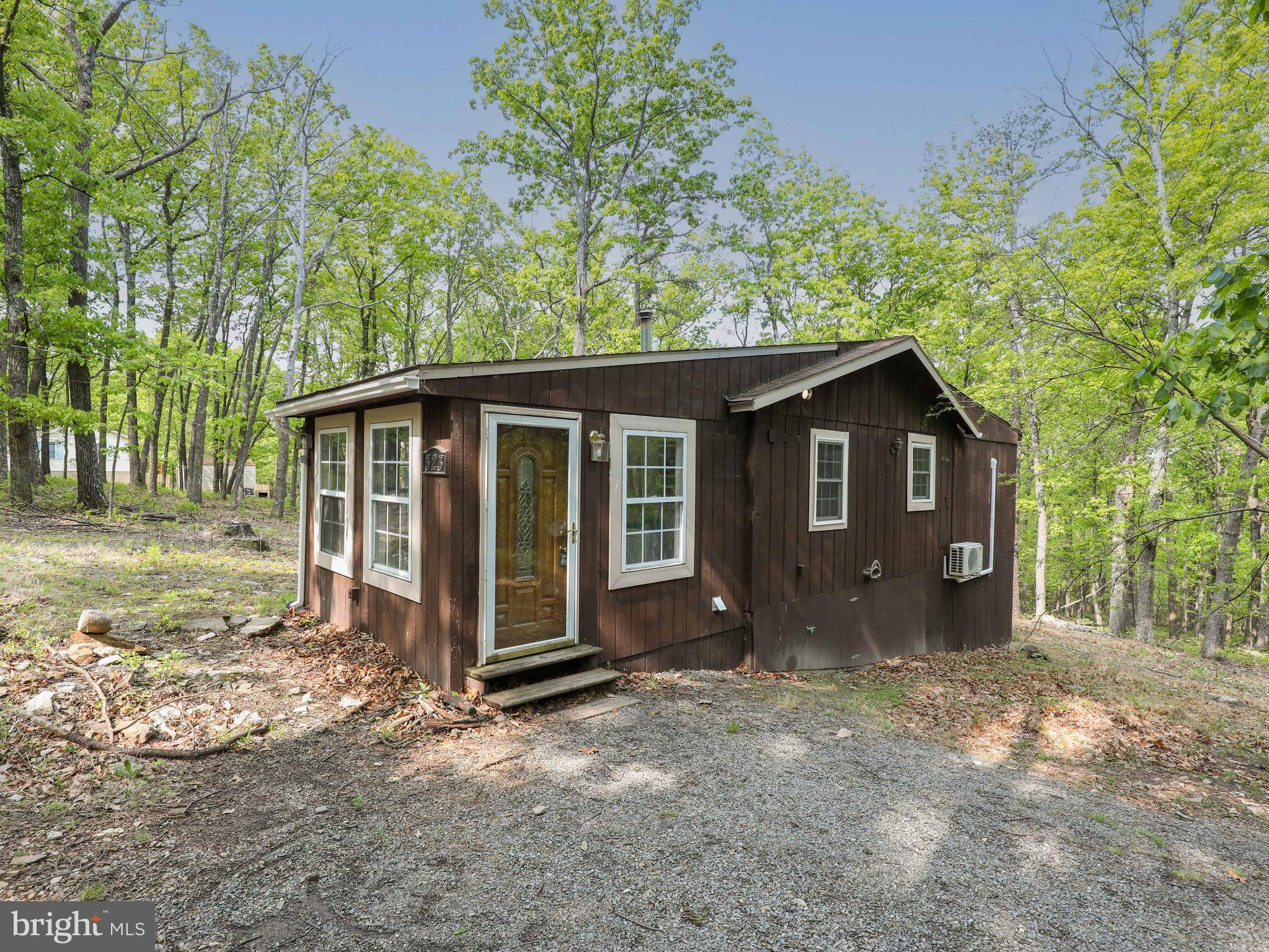 Great Cacapon, WV 25422,323 JUSTIN RD