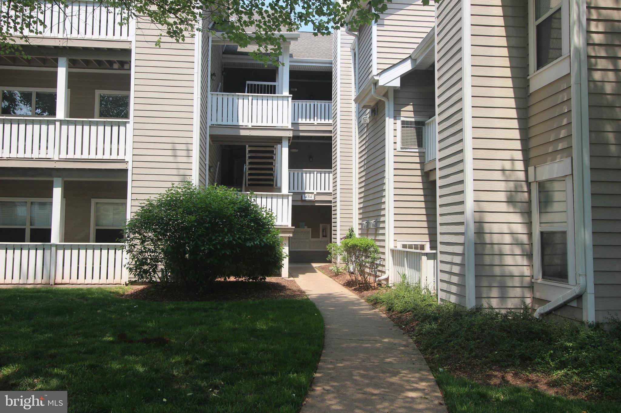 Centreville, VA 20121,14314 CLIMBING ROSE WAY #106