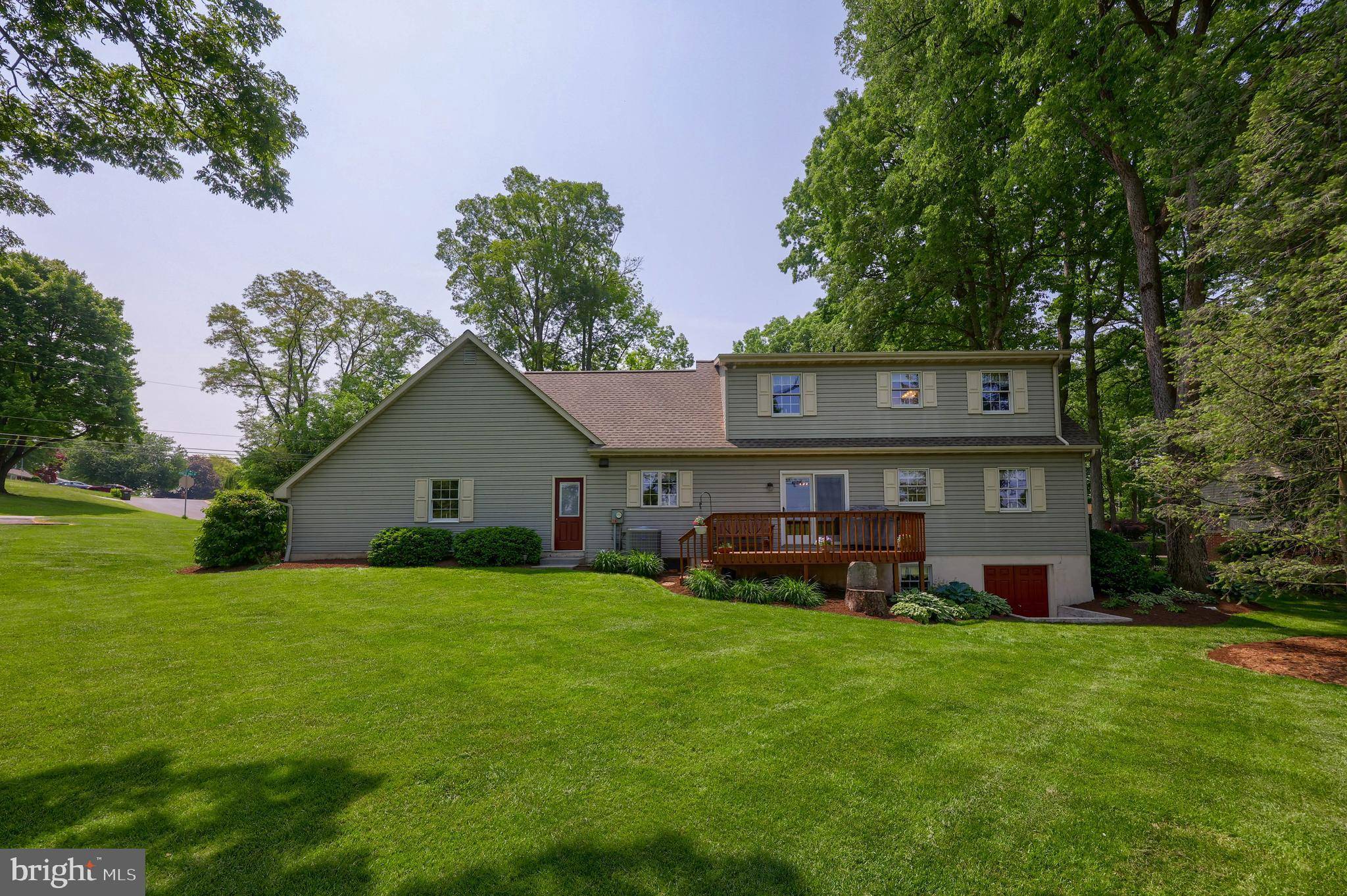 Leola, PA 17540,21 LOCUST LN