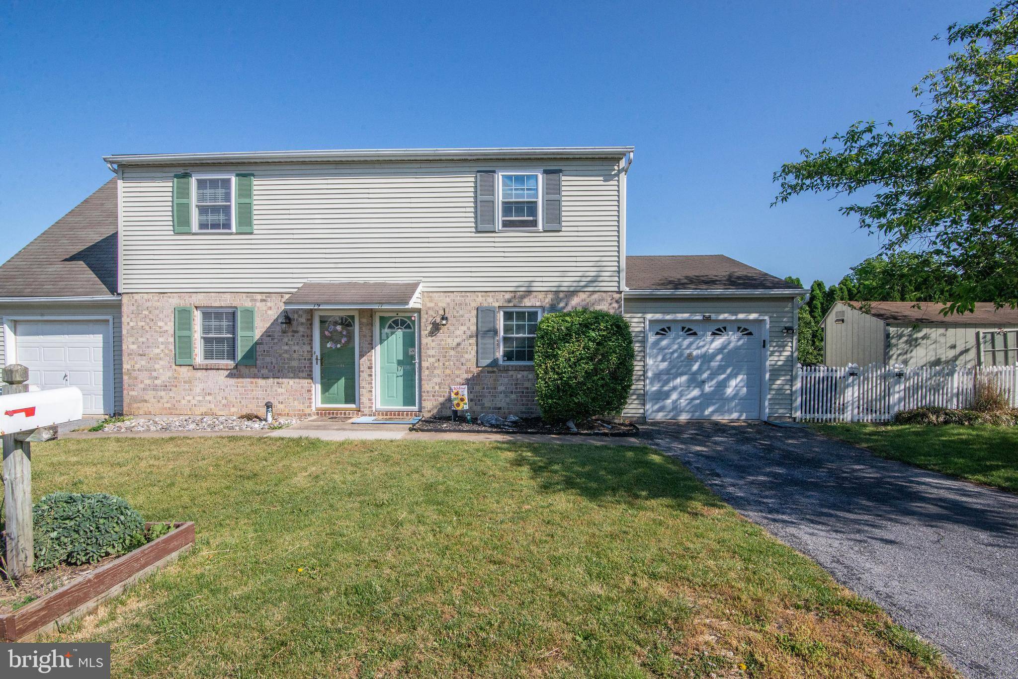 Cleona, PA 17042,17 DOGWOOD LN