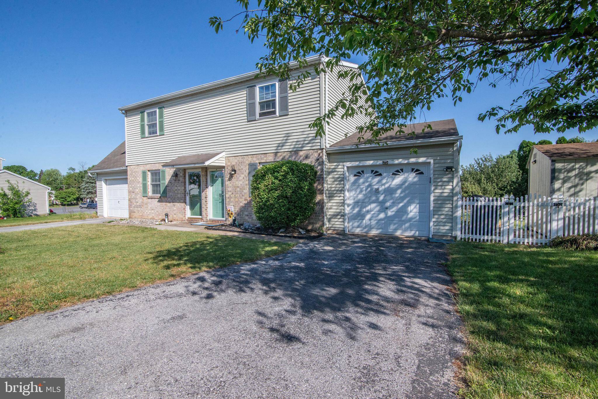 Cleona, PA 17042,17 DOGWOOD LN