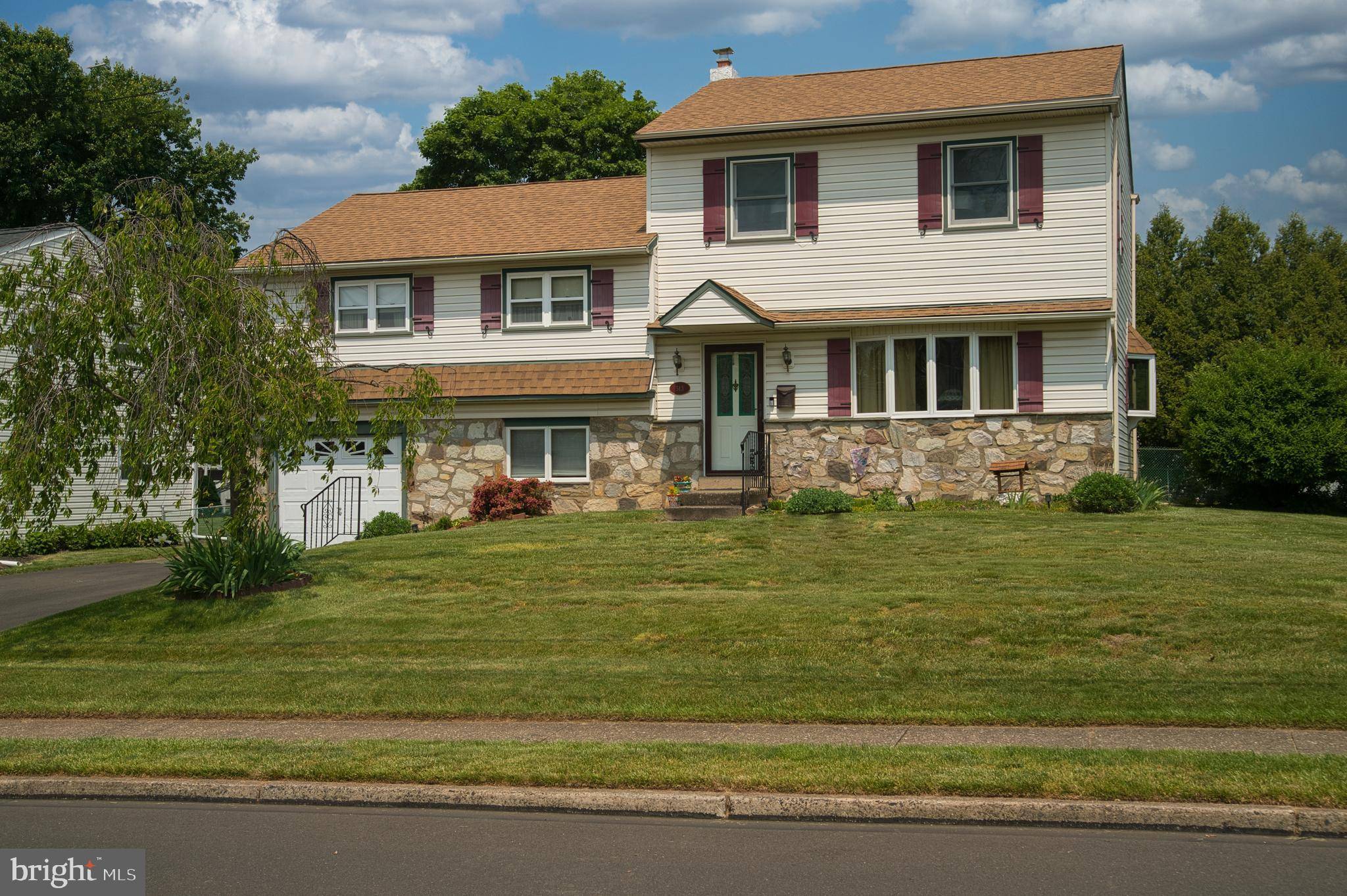 Warminster, PA 18974,513 PENROSE LN