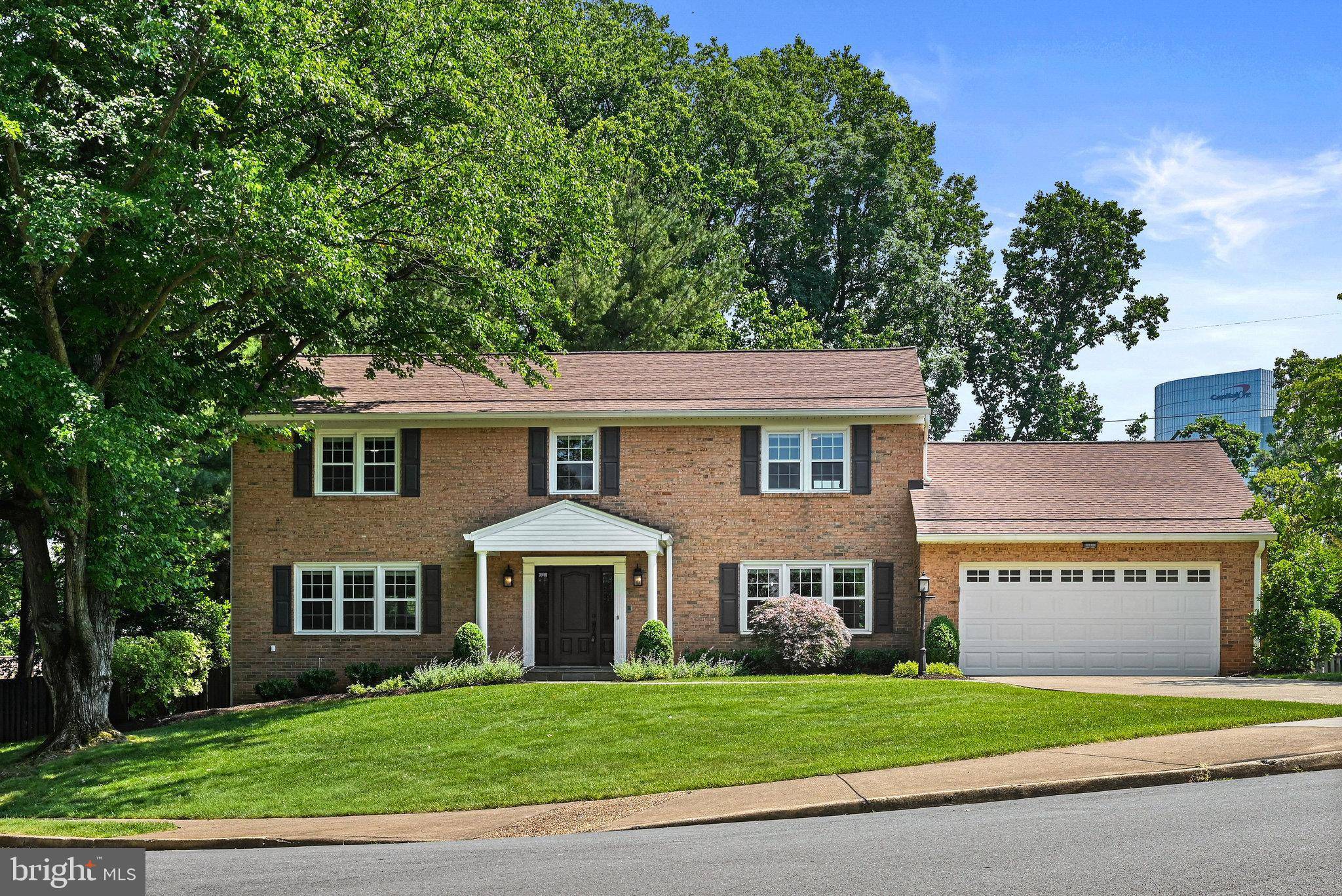 Mclean, VA 22102,7729 FALSTAFF RD