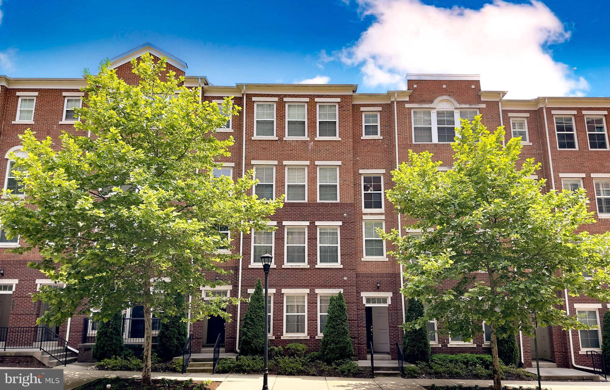 Fairfax, VA 22031,2962 RITTENHOUSE CIR #9