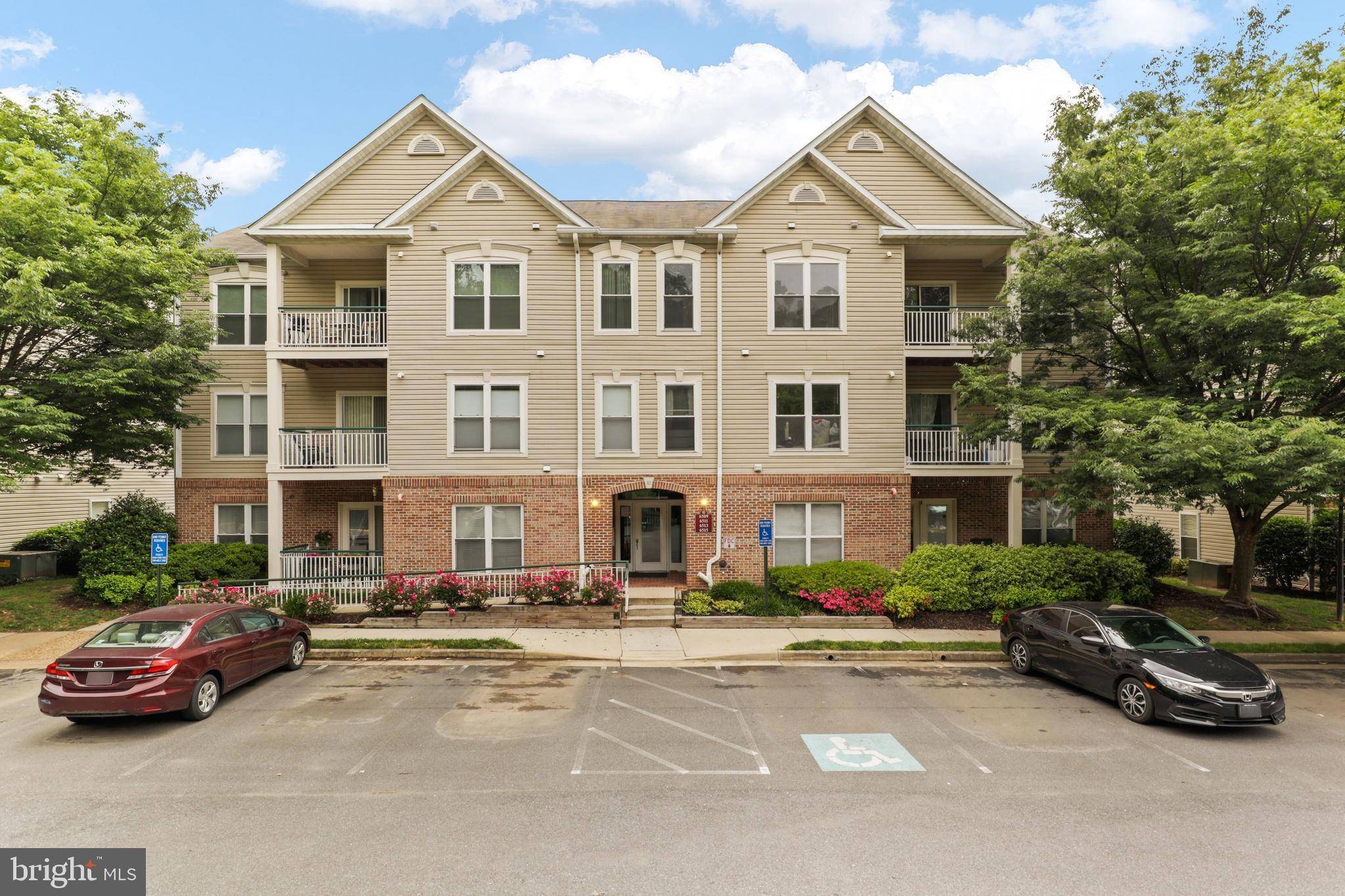 Alexandria, VA 22315,6511 GRANGE LN #402