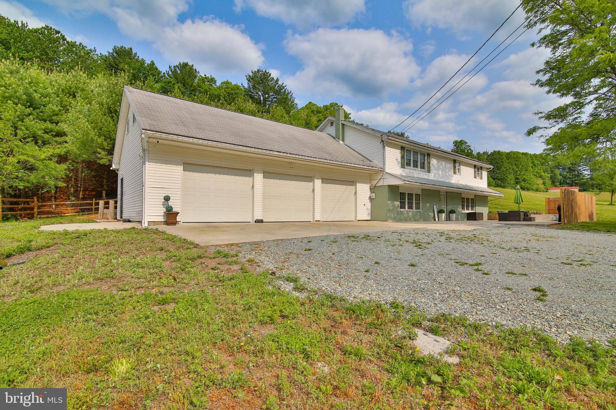 Lehighton, PA 18235,979 SMITHLANE RD