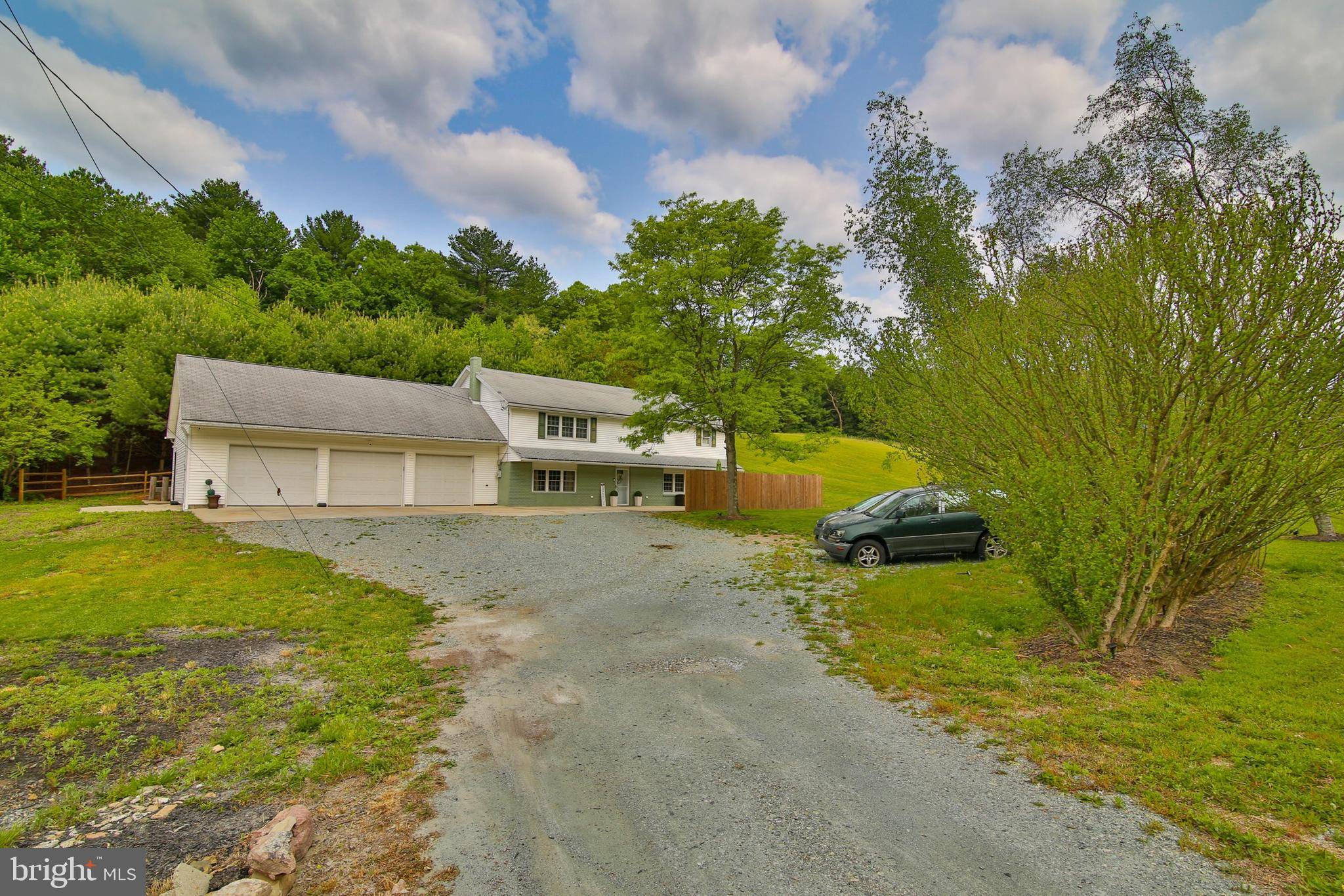 Lehighton, PA 18235,979 SMITHLANE RD