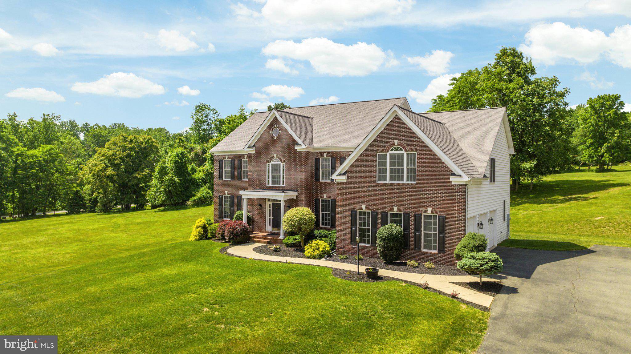 Round Hill, VA 20141,35420 AUTUMN RIDGE CT