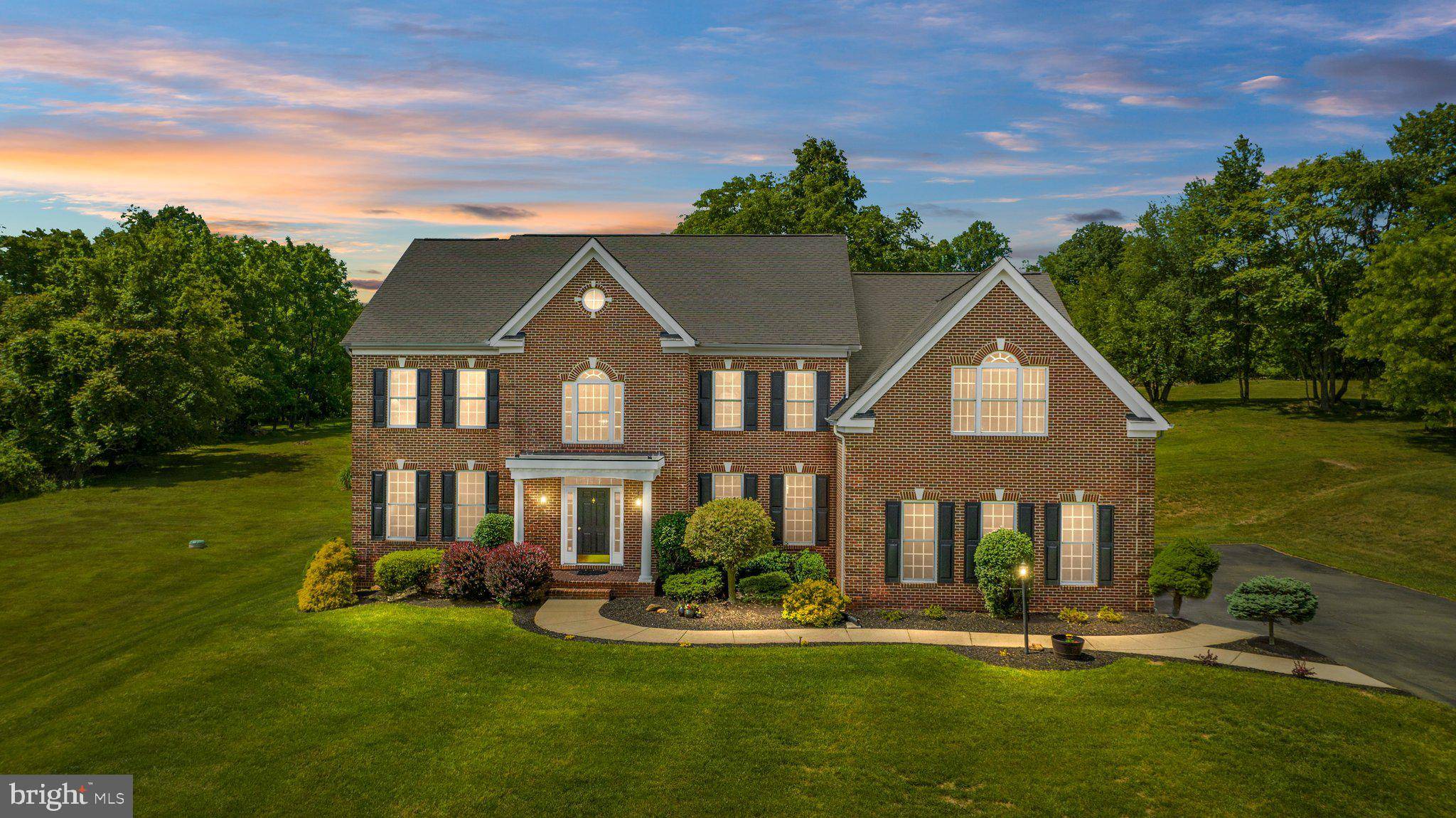 Round Hill, VA 20141,35420 AUTUMN RIDGE CT