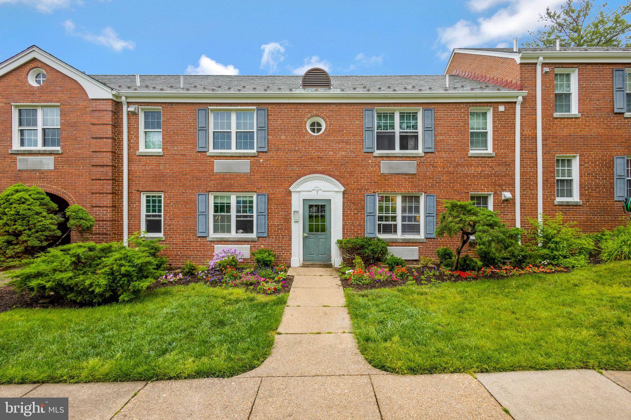 Alexandria, VA 22305,7 AUBURN CT #D