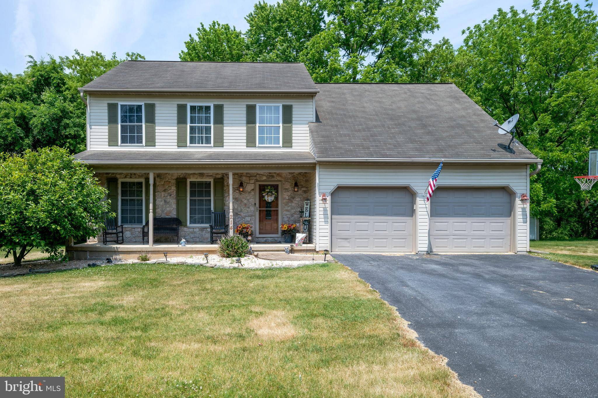 Lancaster, PA 17602,214 HOLLY LN