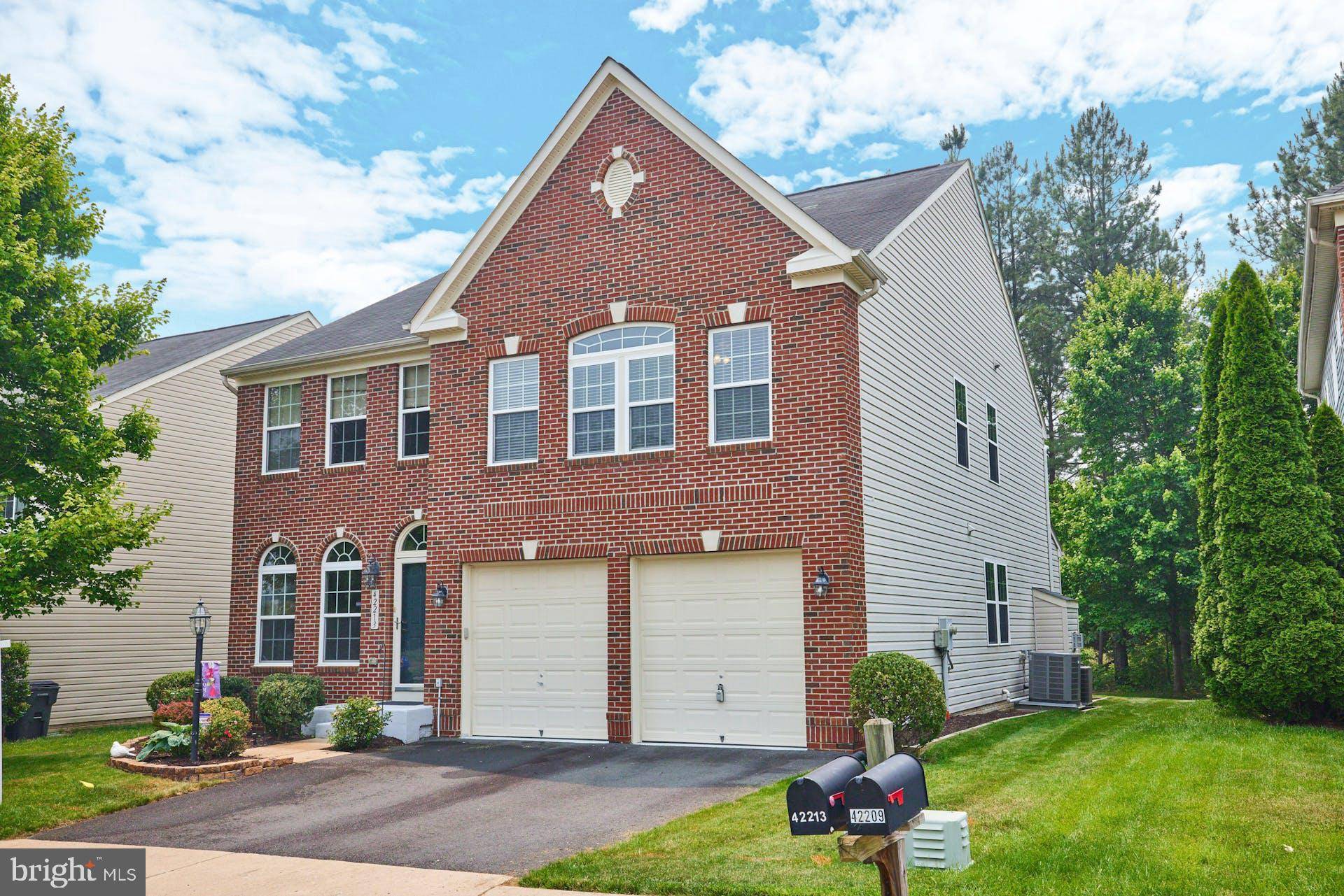 Chantilly, VA 20152,42213 ST HUBERTS PL