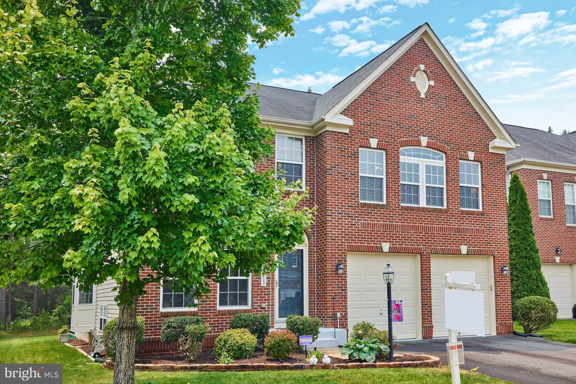 Chantilly, VA 20152,42213 ST HUBERTS PL