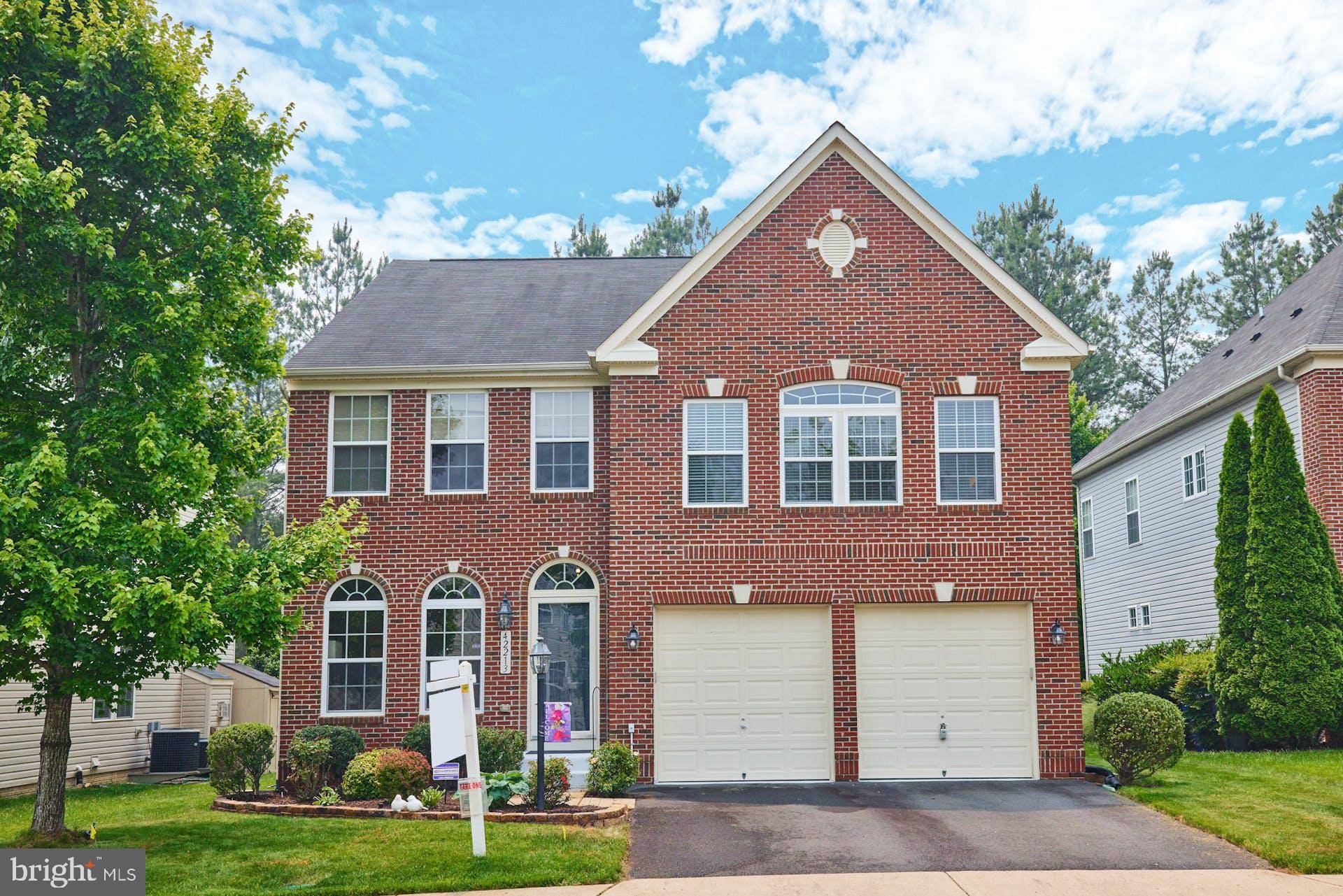 Chantilly, VA 20152,42213 ST HUBERTS PL