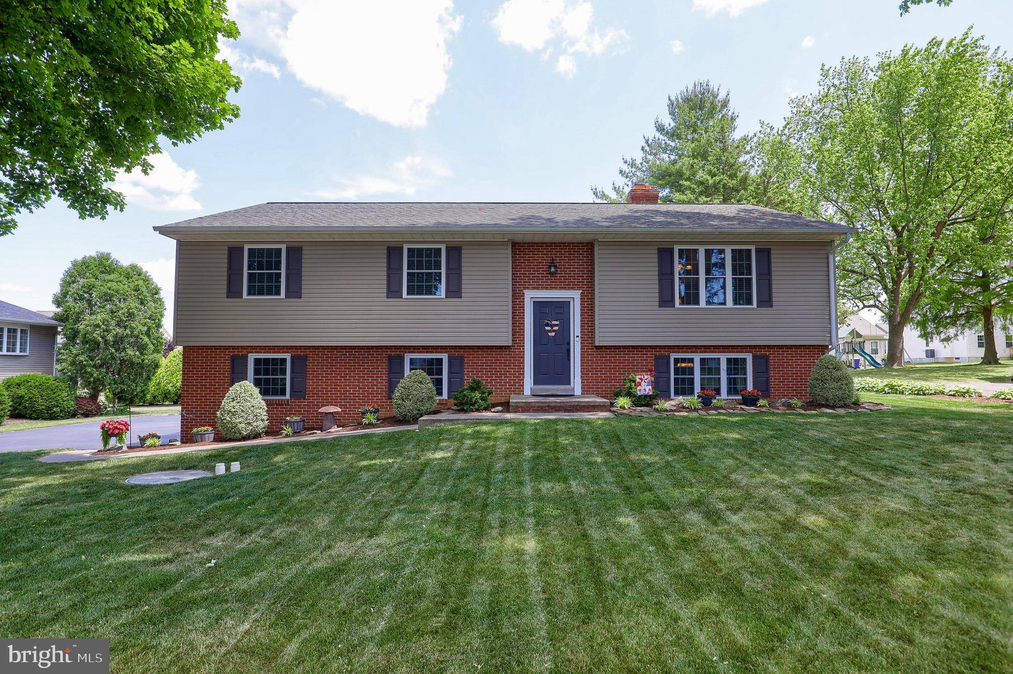 Leola, PA 17540,85 MEADOW VIEW DR