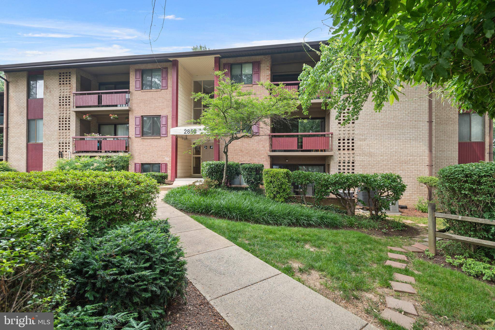 Falls Church, VA 22042,2850 DOVER LN #301