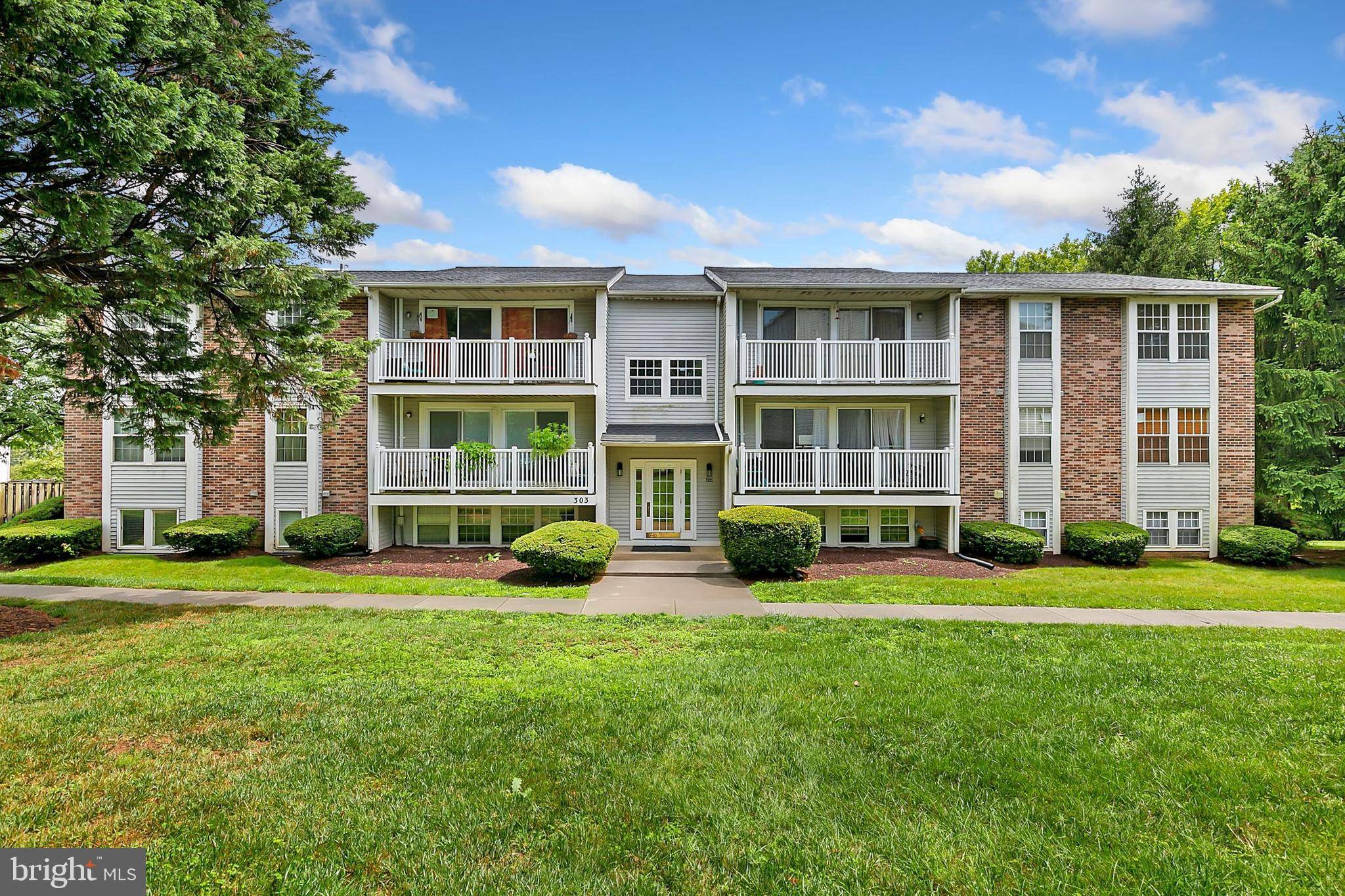 Gaithersburg, MD 20878,303 PALMSPRING DR #1