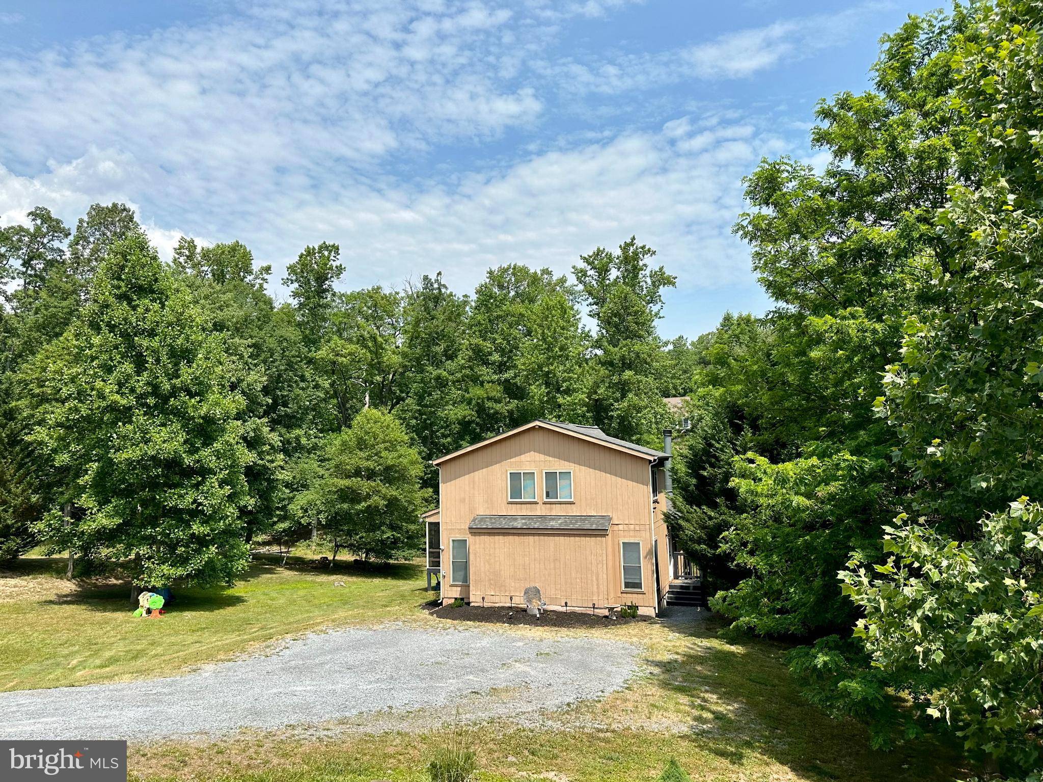 Hedgesville, WV 25427,127 WAMPUM LN