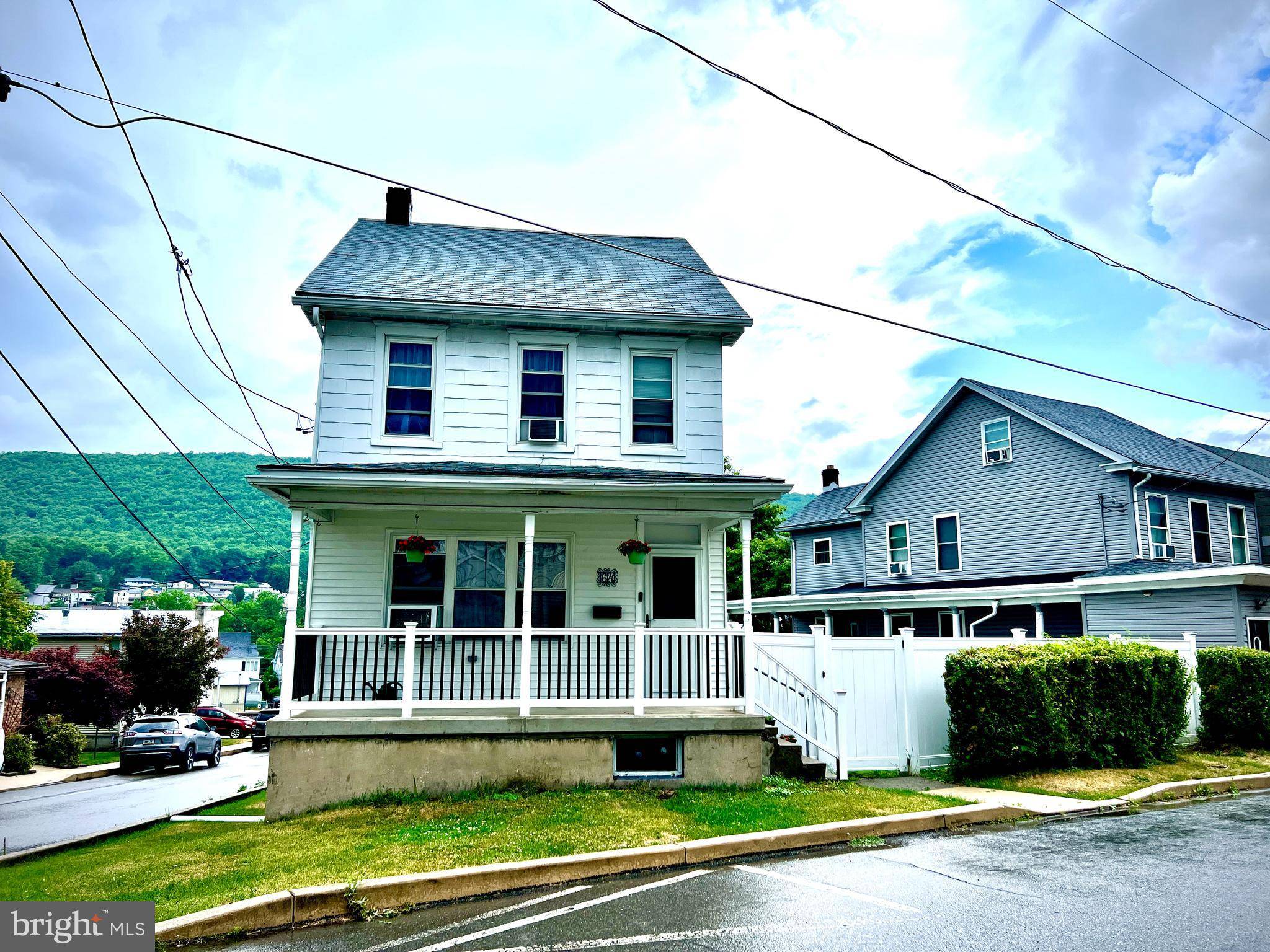 Nesquehoning, PA 18240,64 W MILL ST