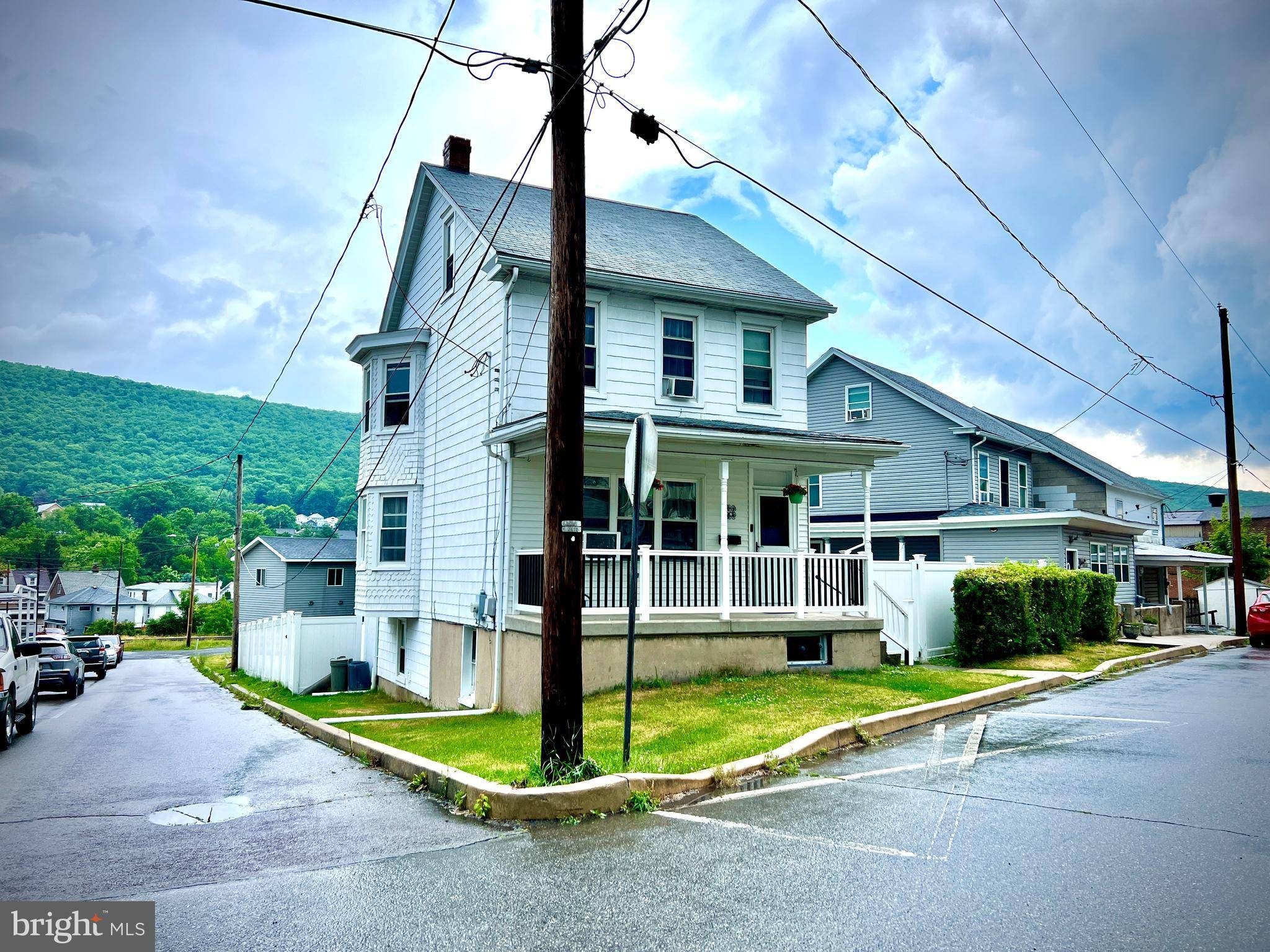 Nesquehoning, PA 18240,64 W MILL ST