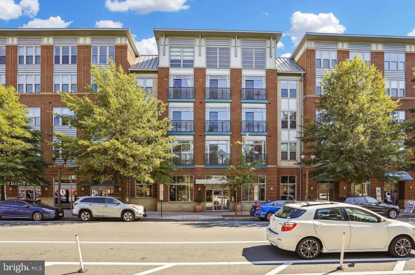 Arlington, VA 22201,1800 WILSON BLVD #220