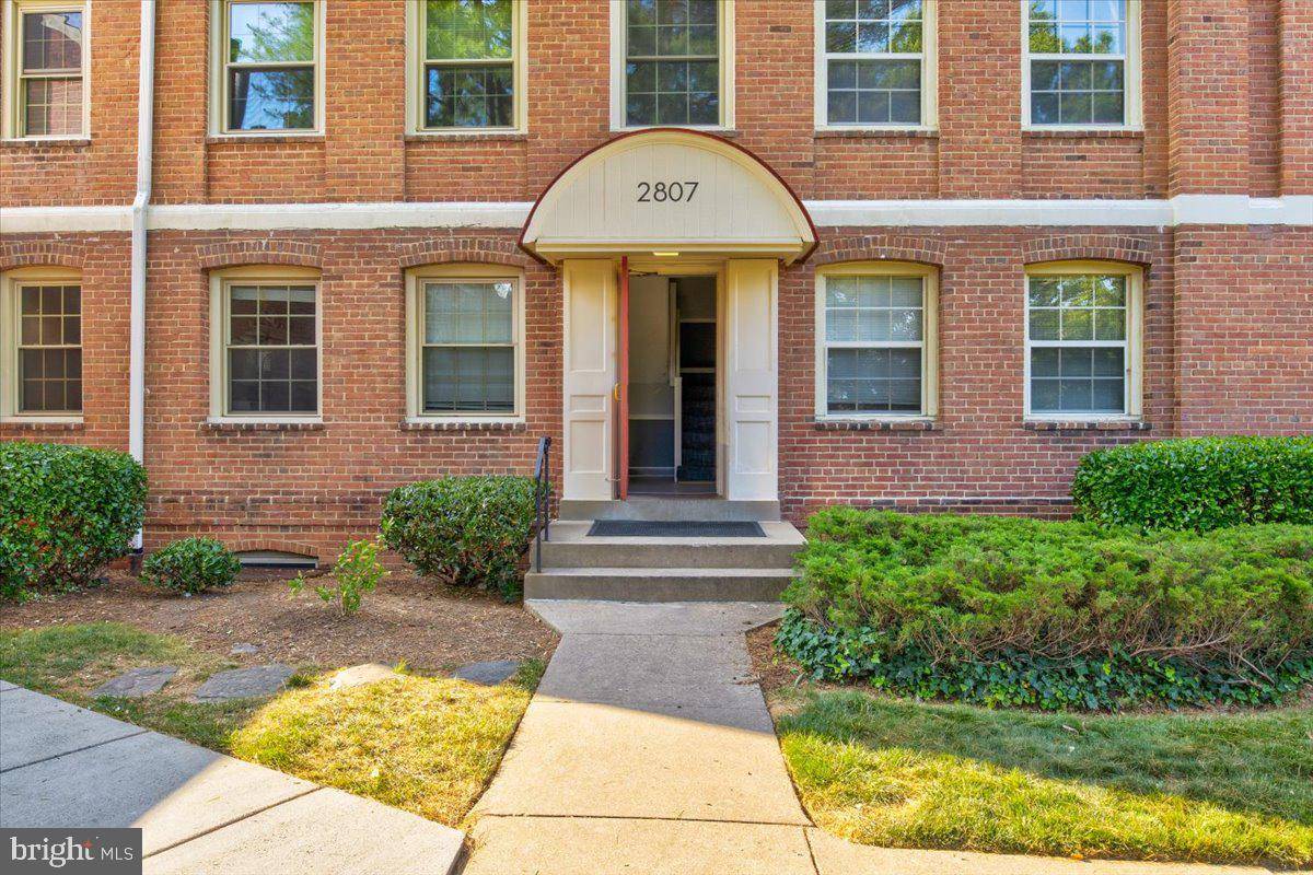 Arlington, VA 22201,2807 ARLINGTON BLVD #301