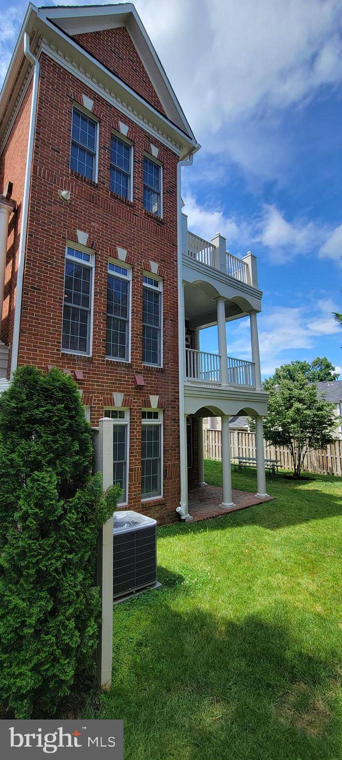 Mclean, VA 22102,7737 LEGERE CT #36