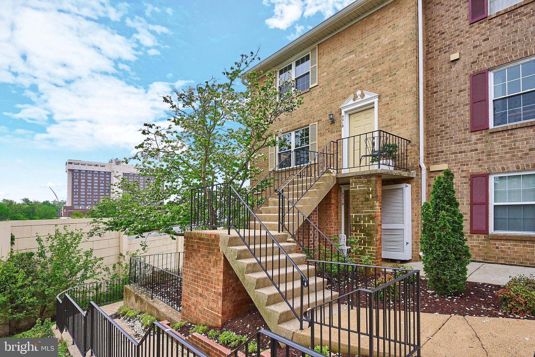 Arlington, VA 22204,921 S ROLFE ST #2