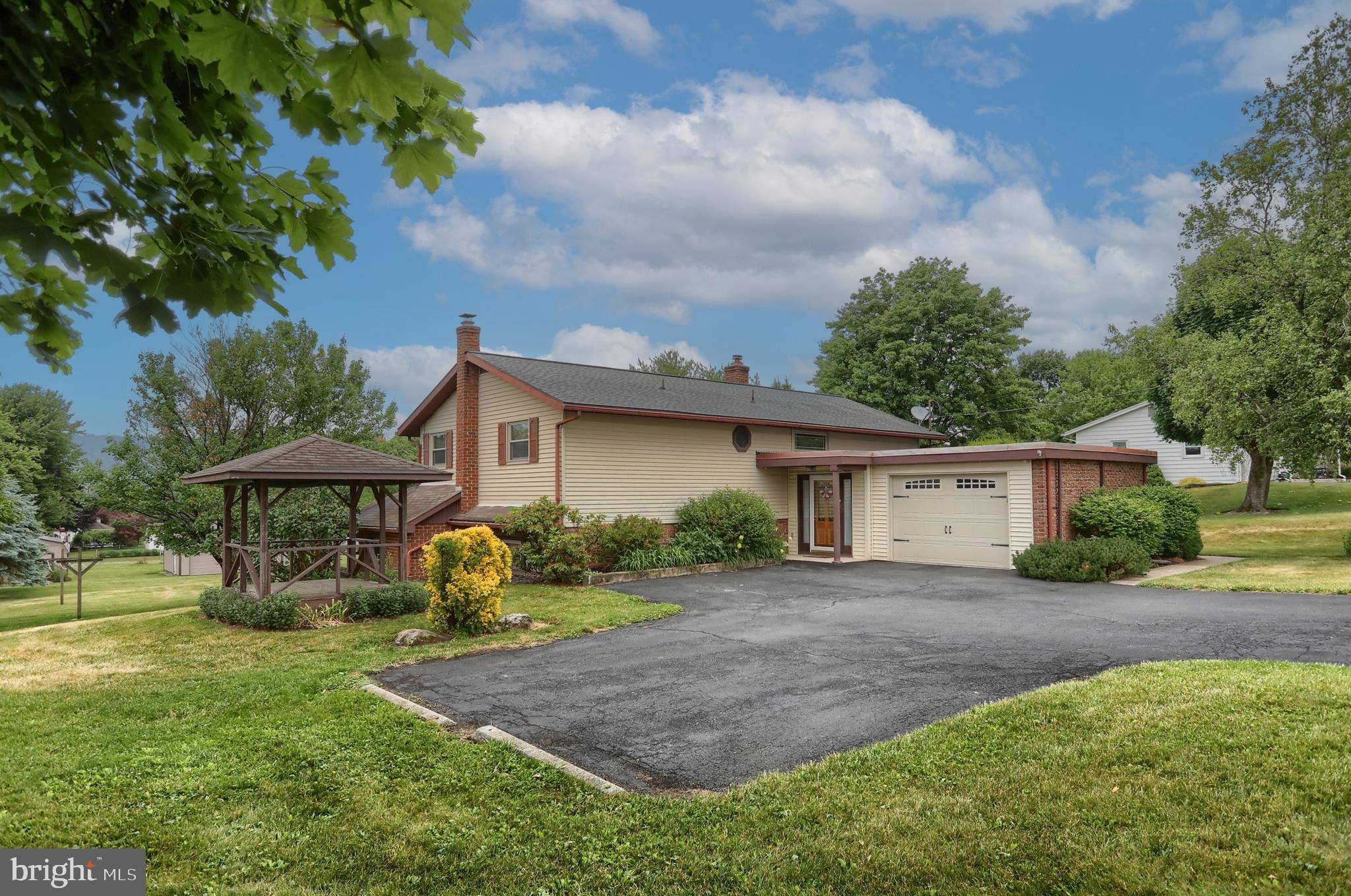 Annville, PA 17003,555 MILL RD