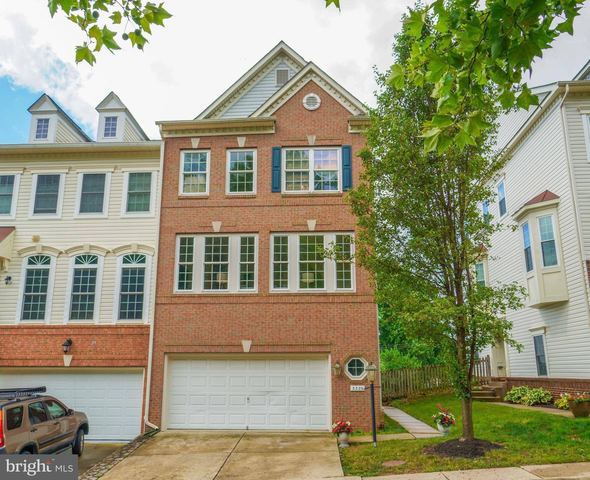 Alexandria, VA 22306,3309 BEECHCLIFF DR